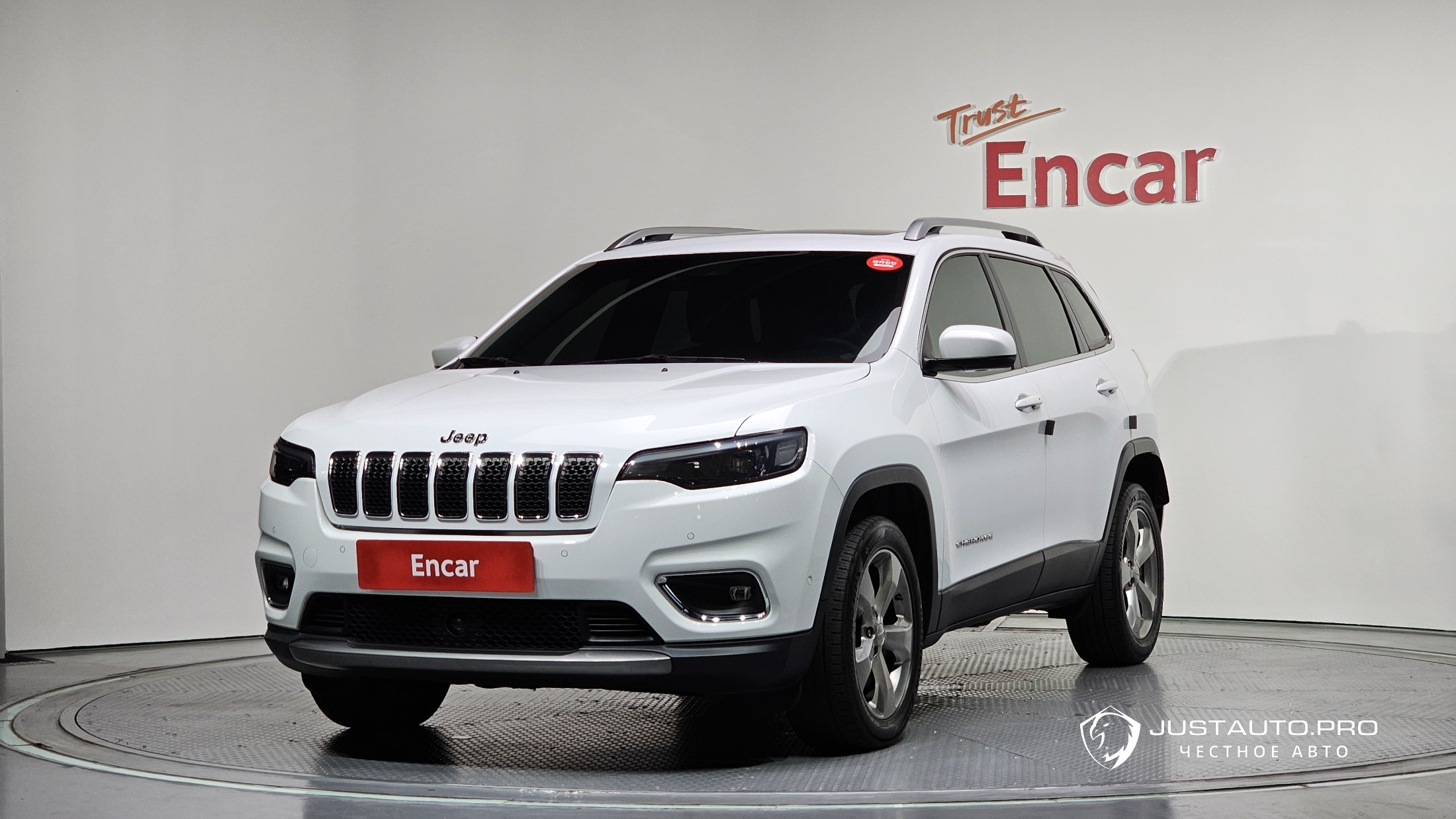 Автомобиль Jeep Cherokee