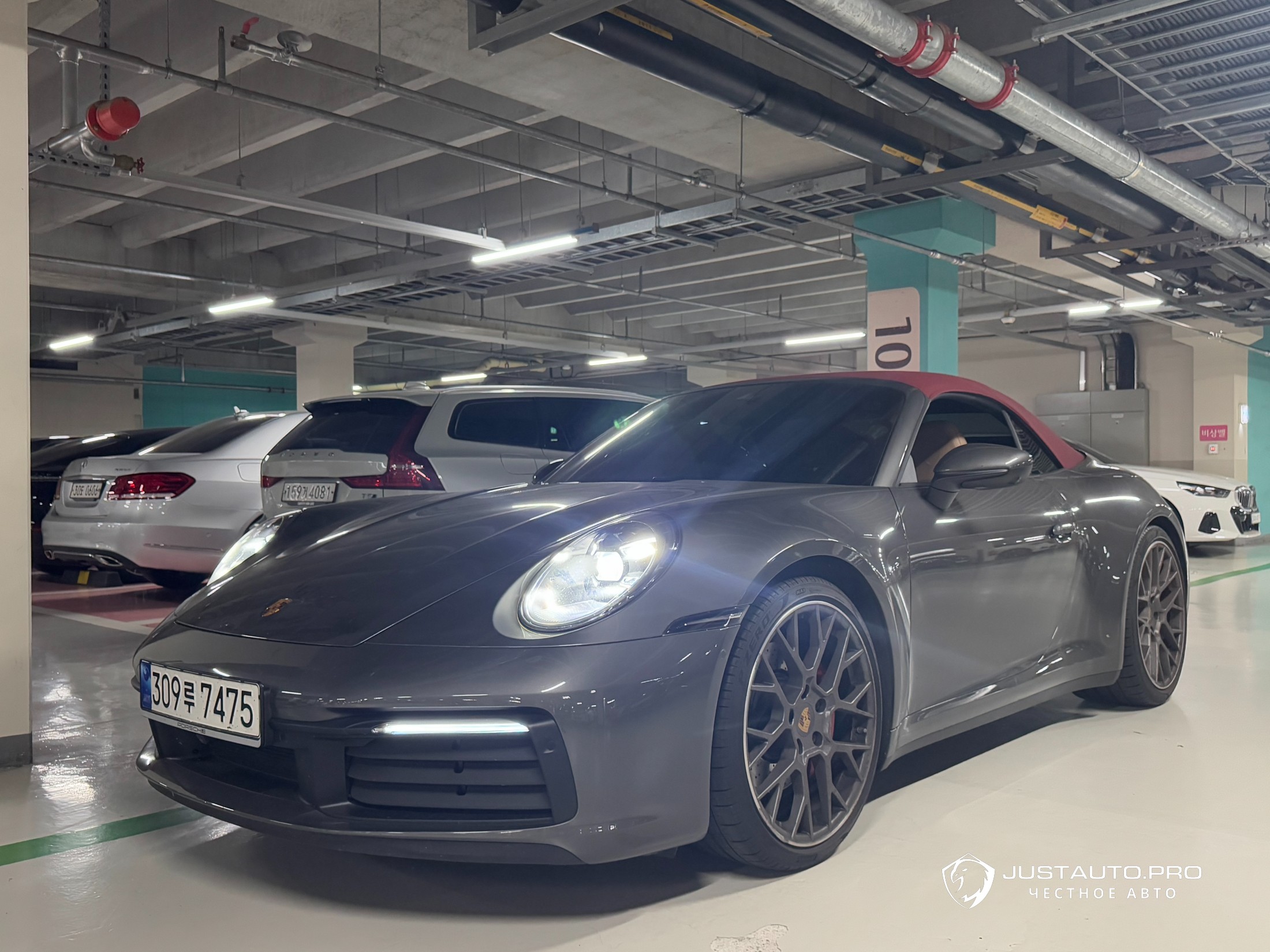 Автомобиль Porsche 911