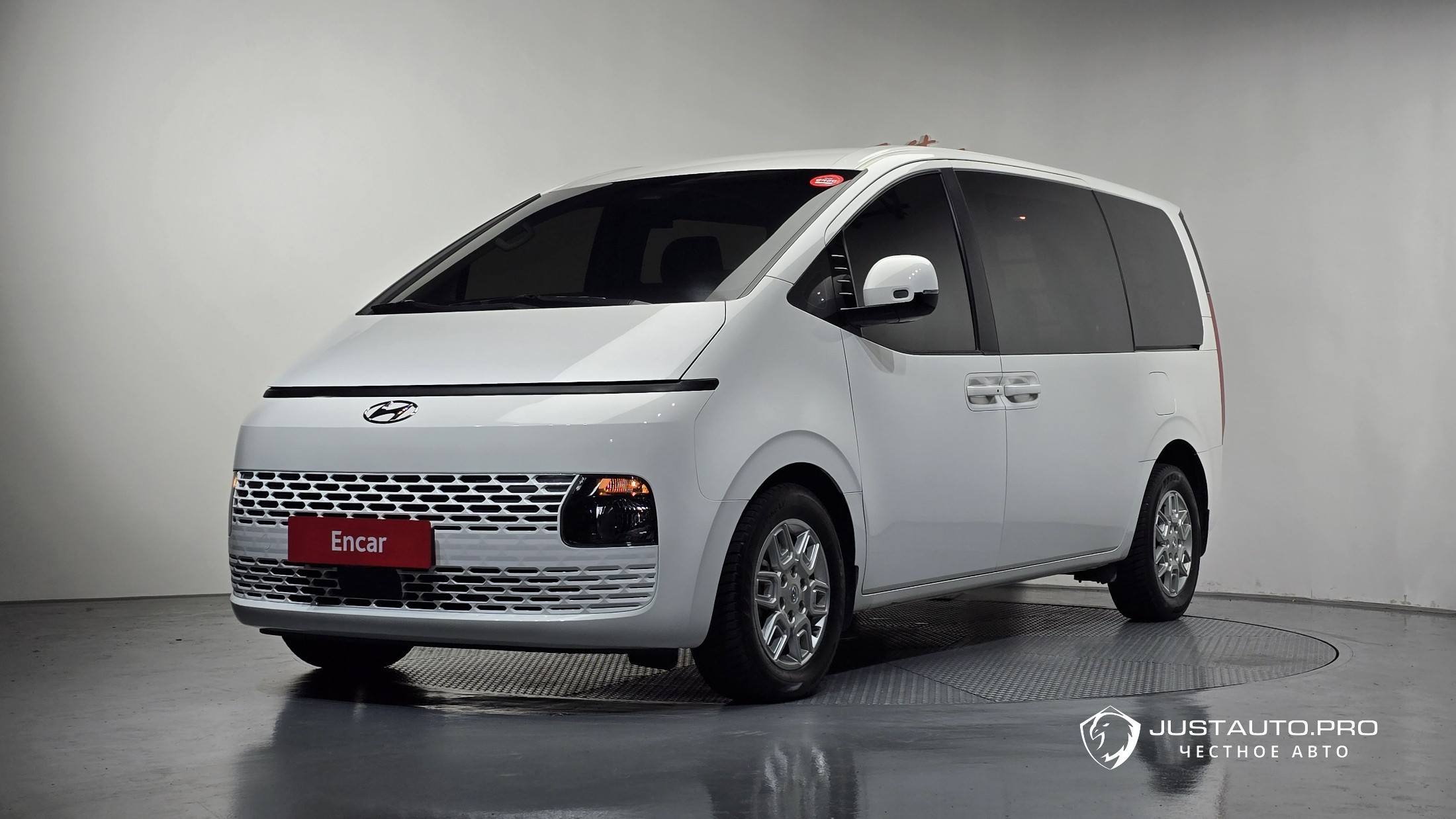 Автомобиль Hyundai Staria