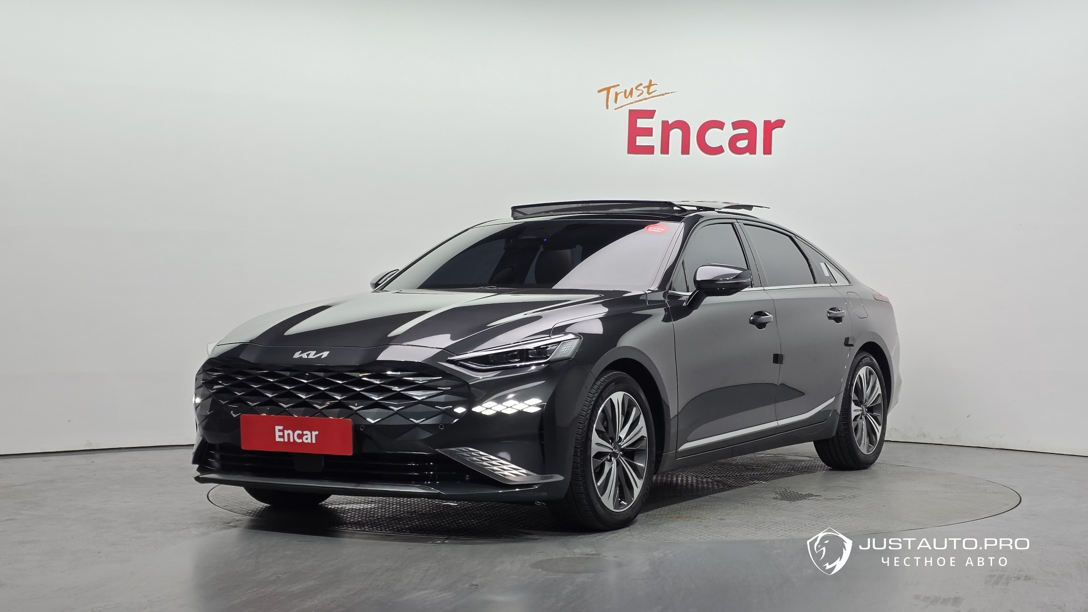 Автомобиль Kia K8
