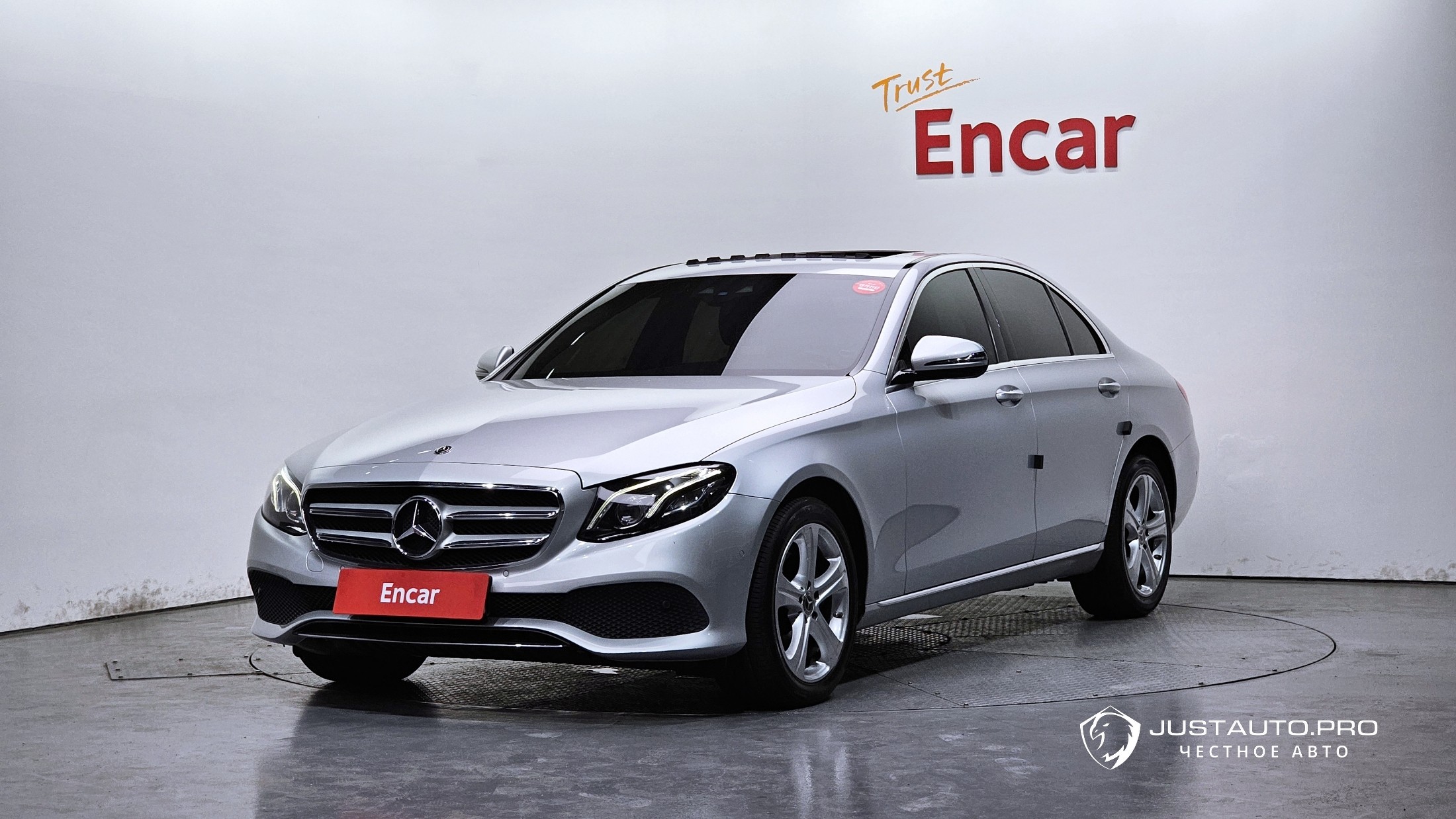 Автомобиль Mercedes-Benz E-Class