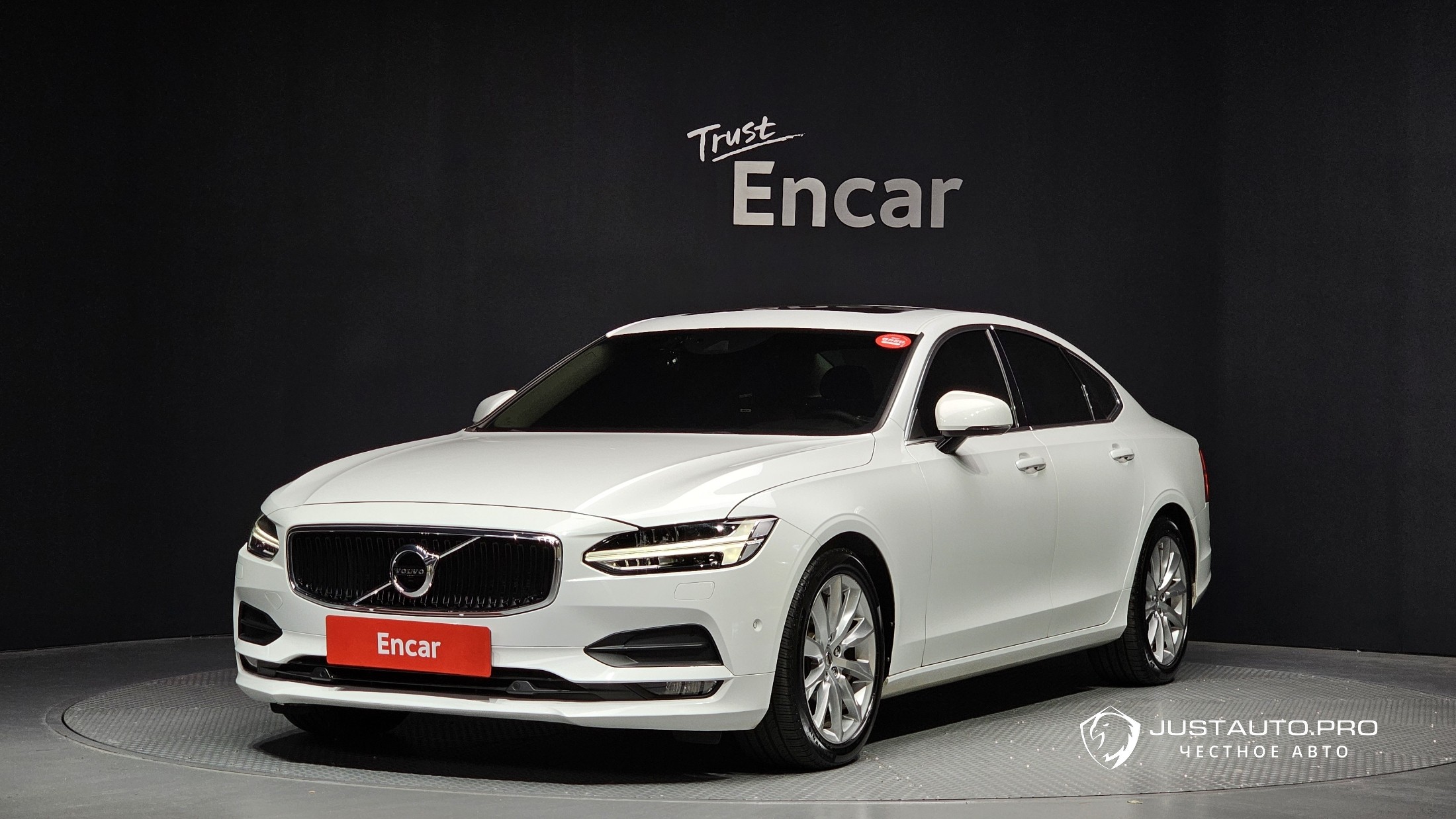 Автомобиль Volvo S90