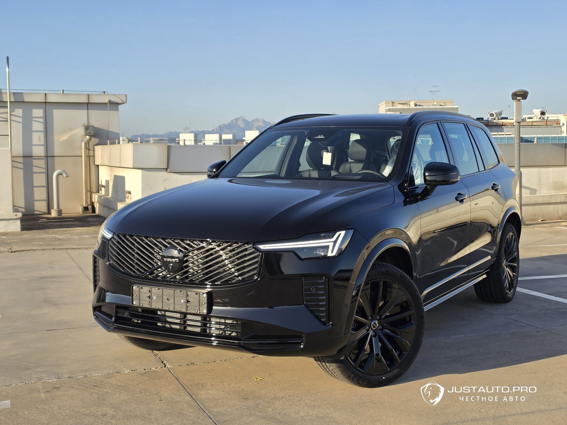 Автомобиль Volvo XC90