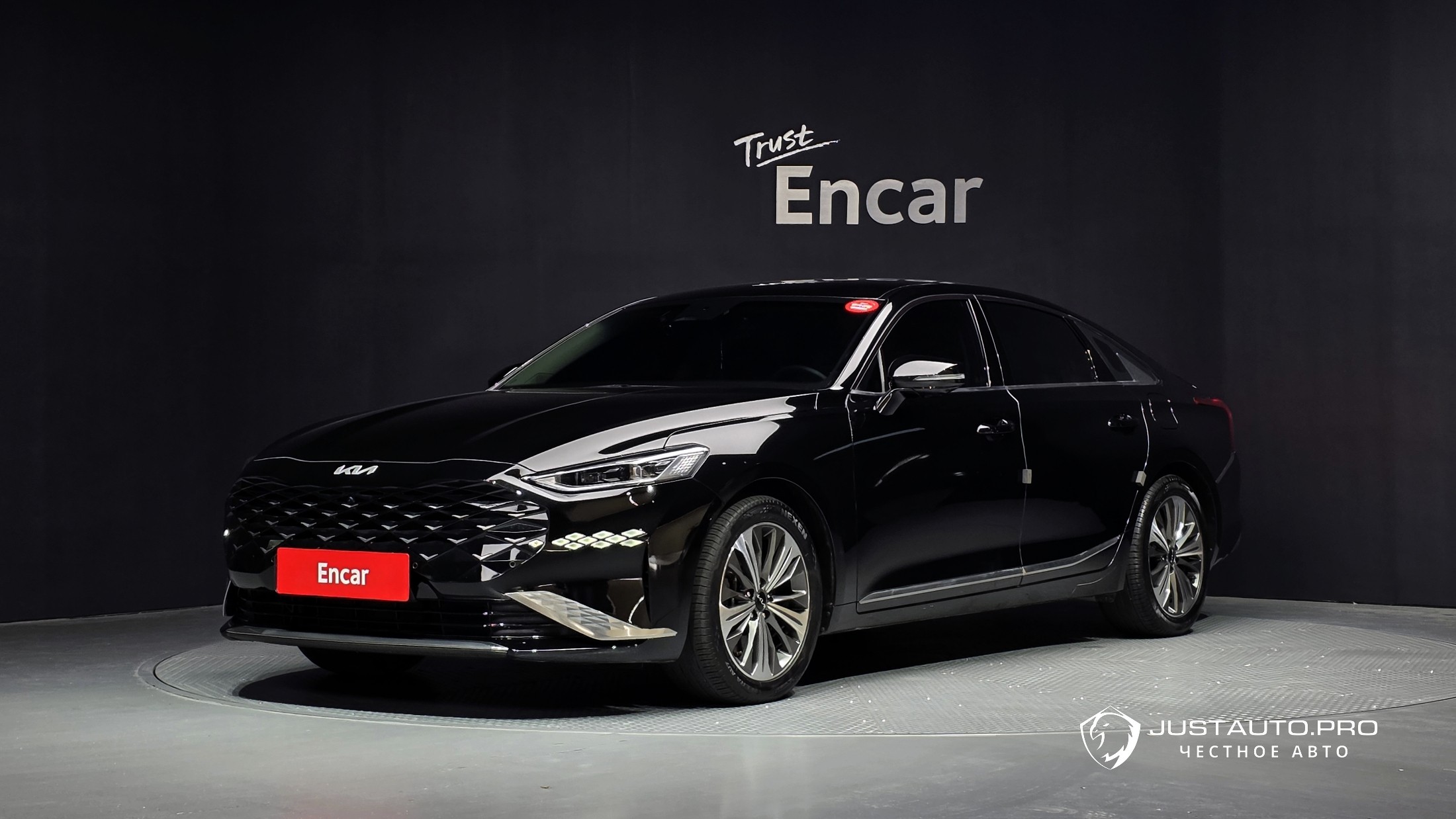 Автомобиль Kia K8