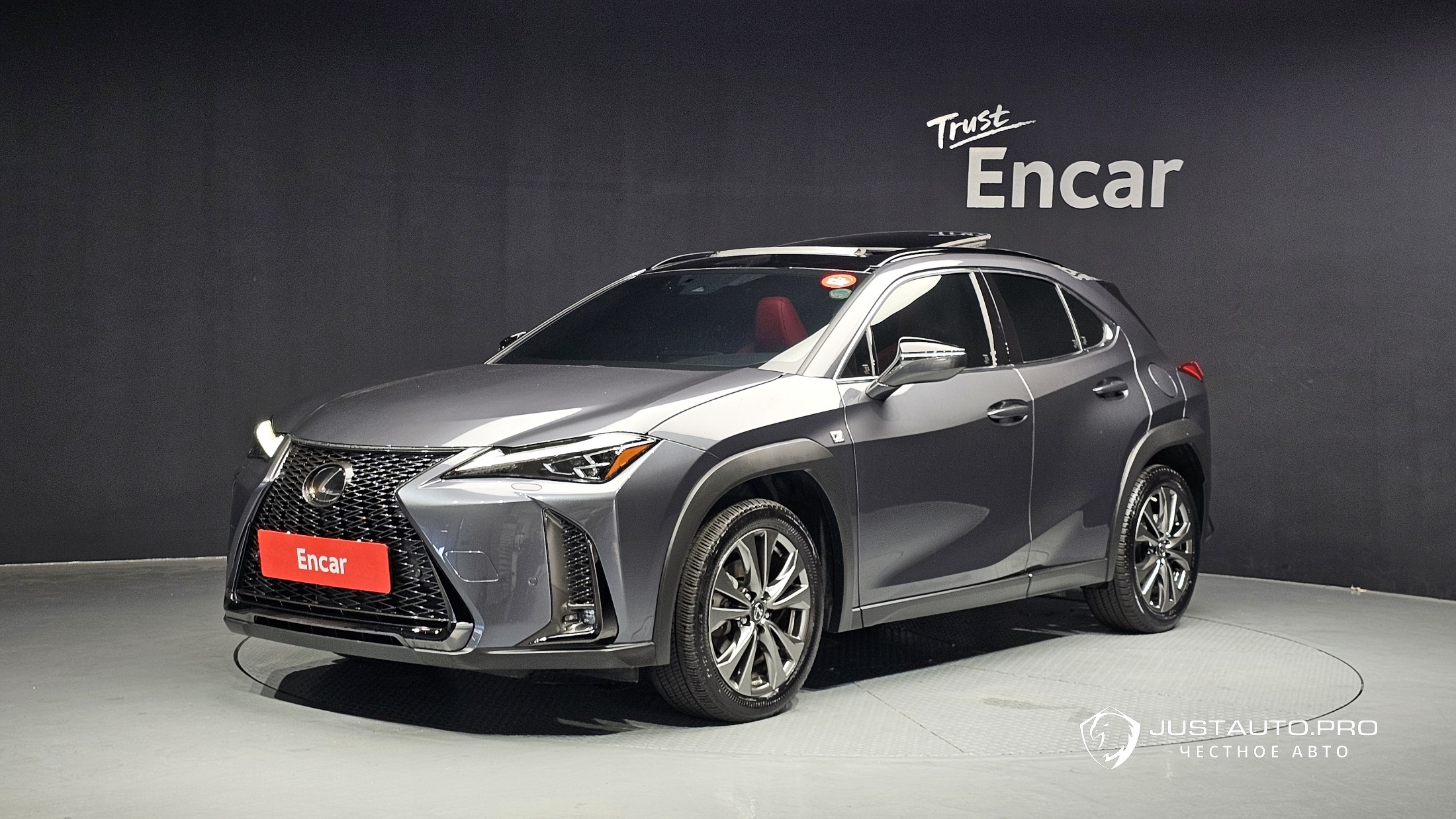 Автомобиль Lexus UX