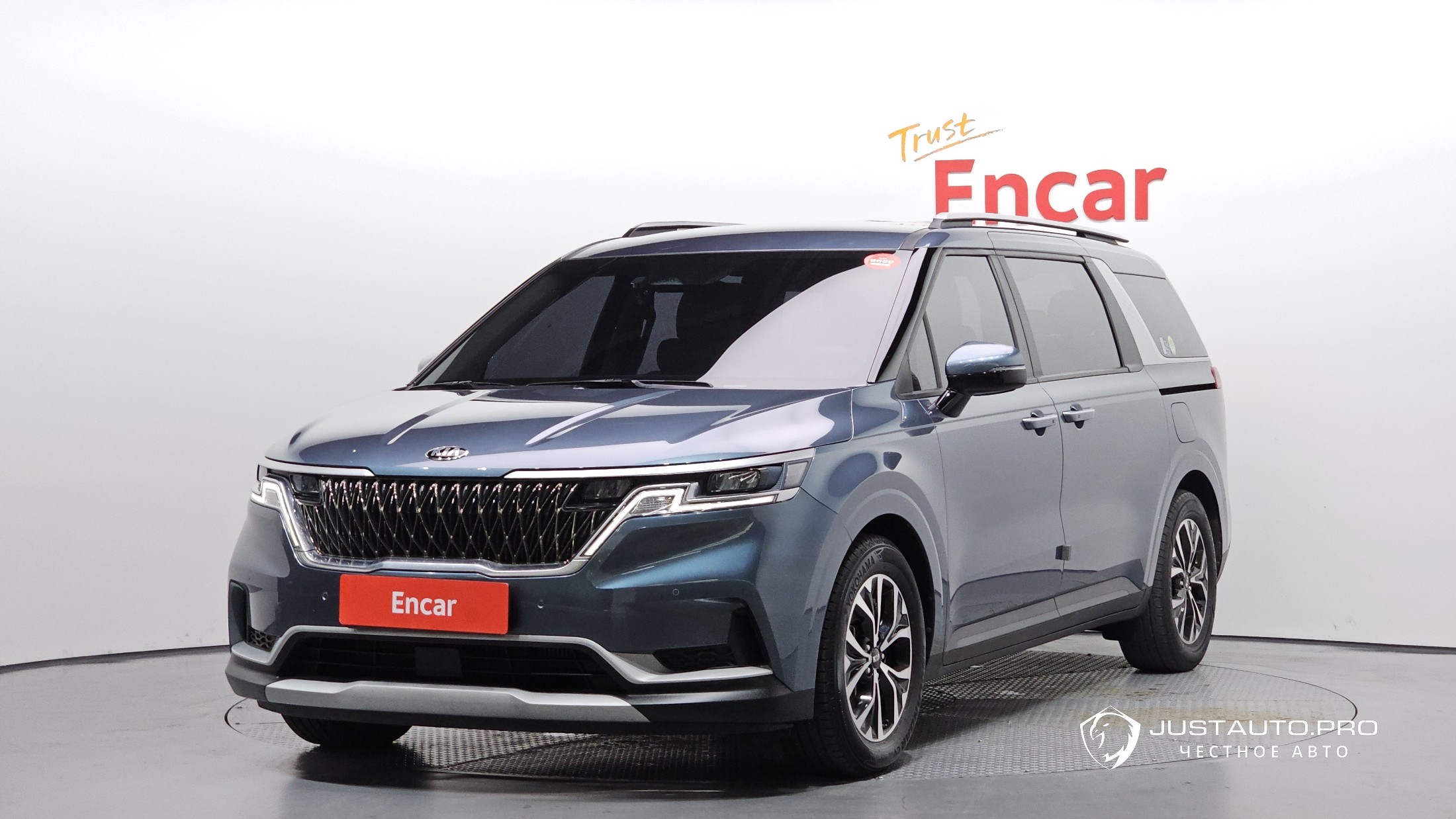 Автомобиль Kia Canival