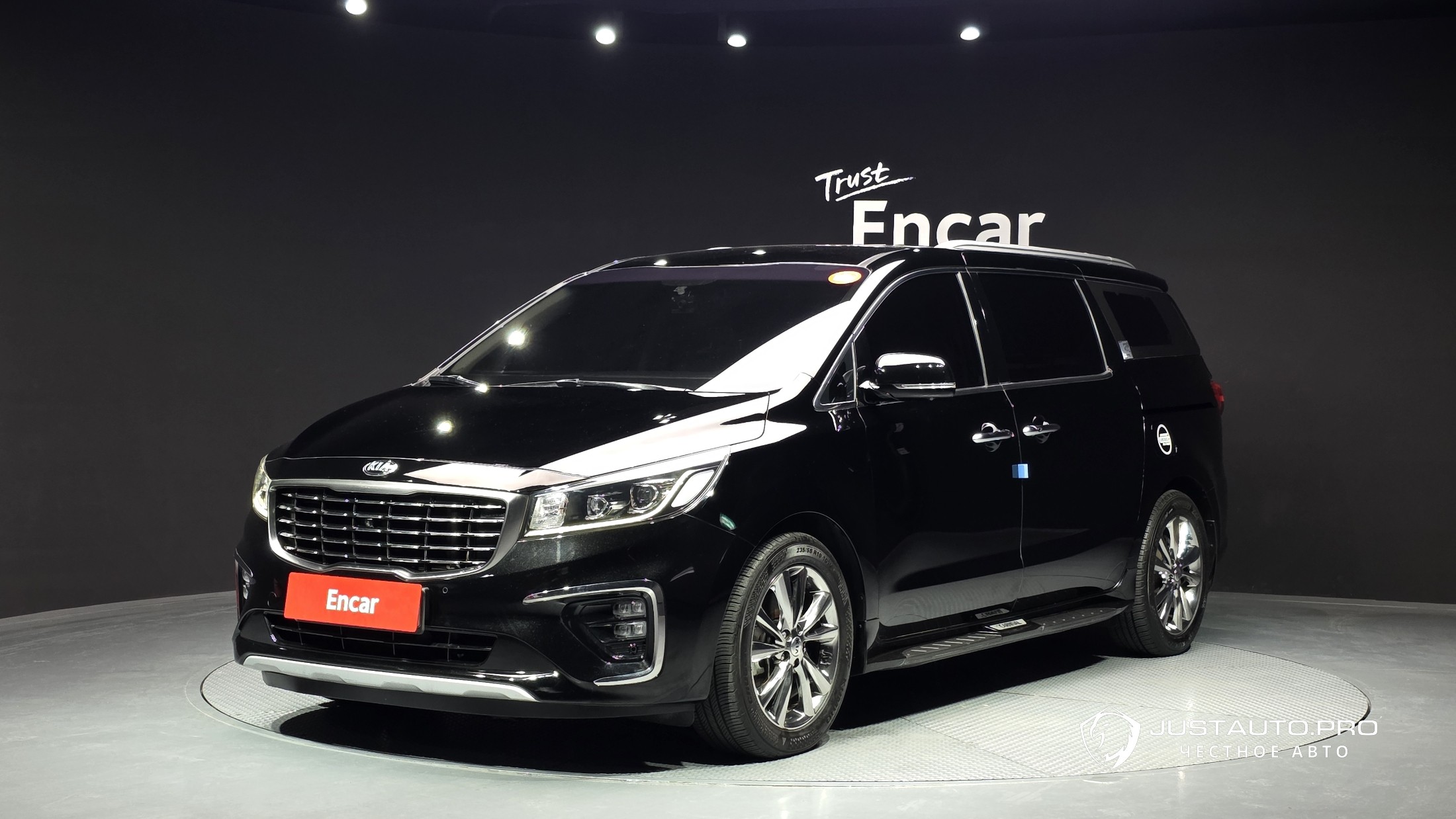 Автомобиль Kia Canival