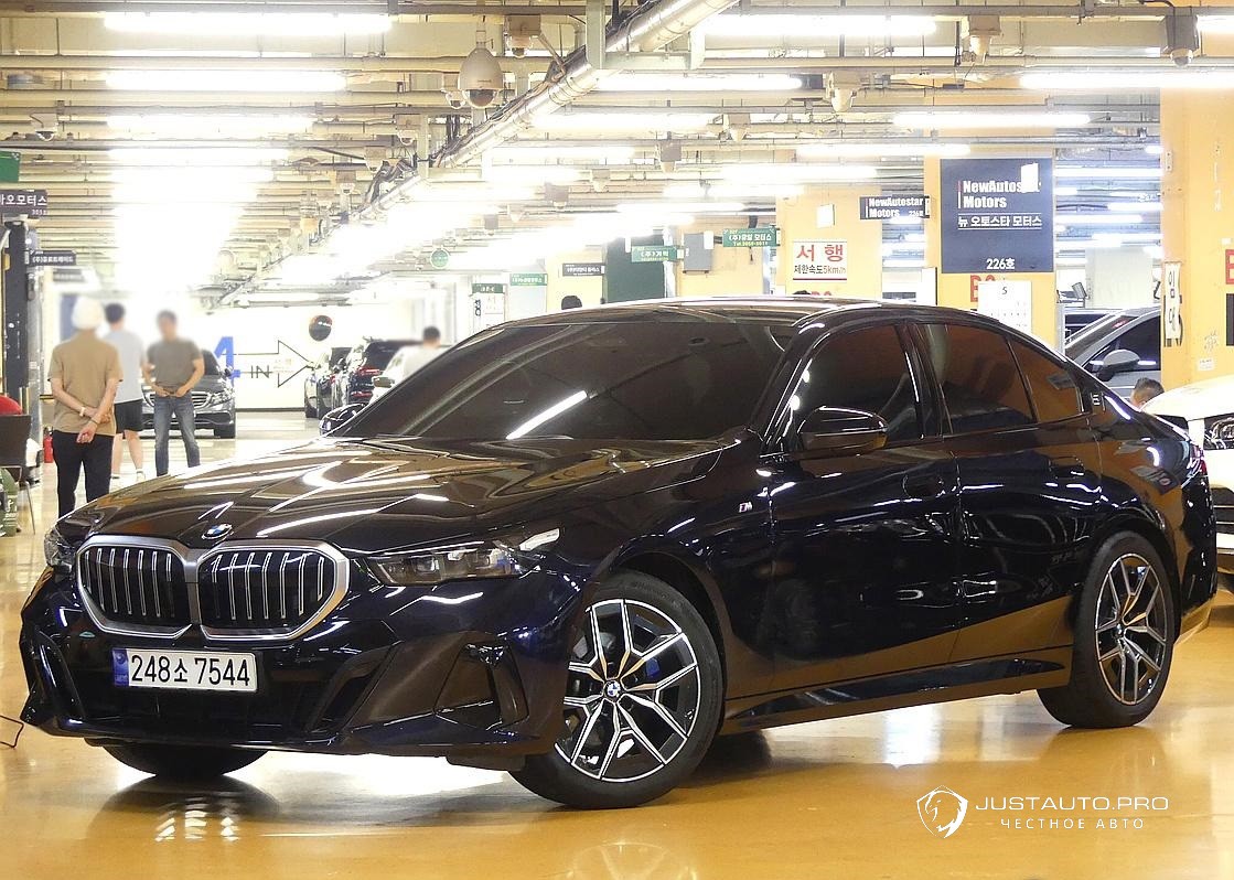 Автомобиль BMW 5-Series