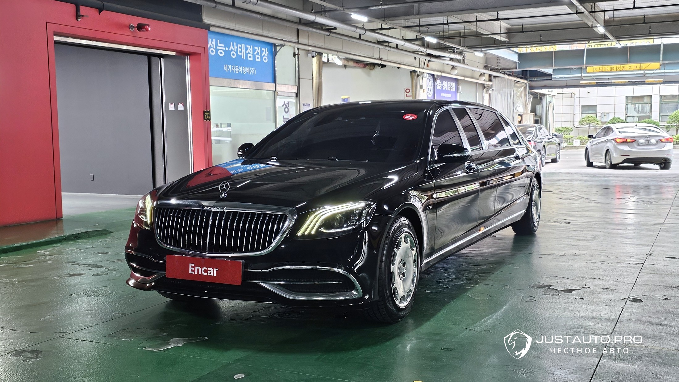 Автомобиль Mercedes-Benz S-Class