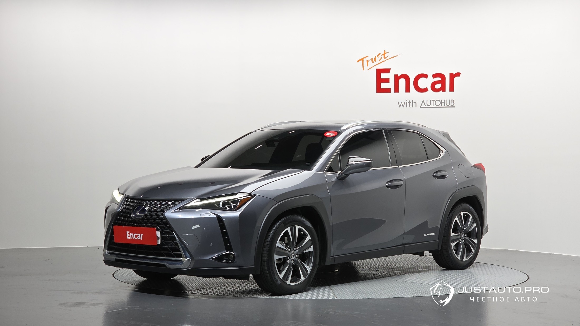 Автомобиль Lexus UX