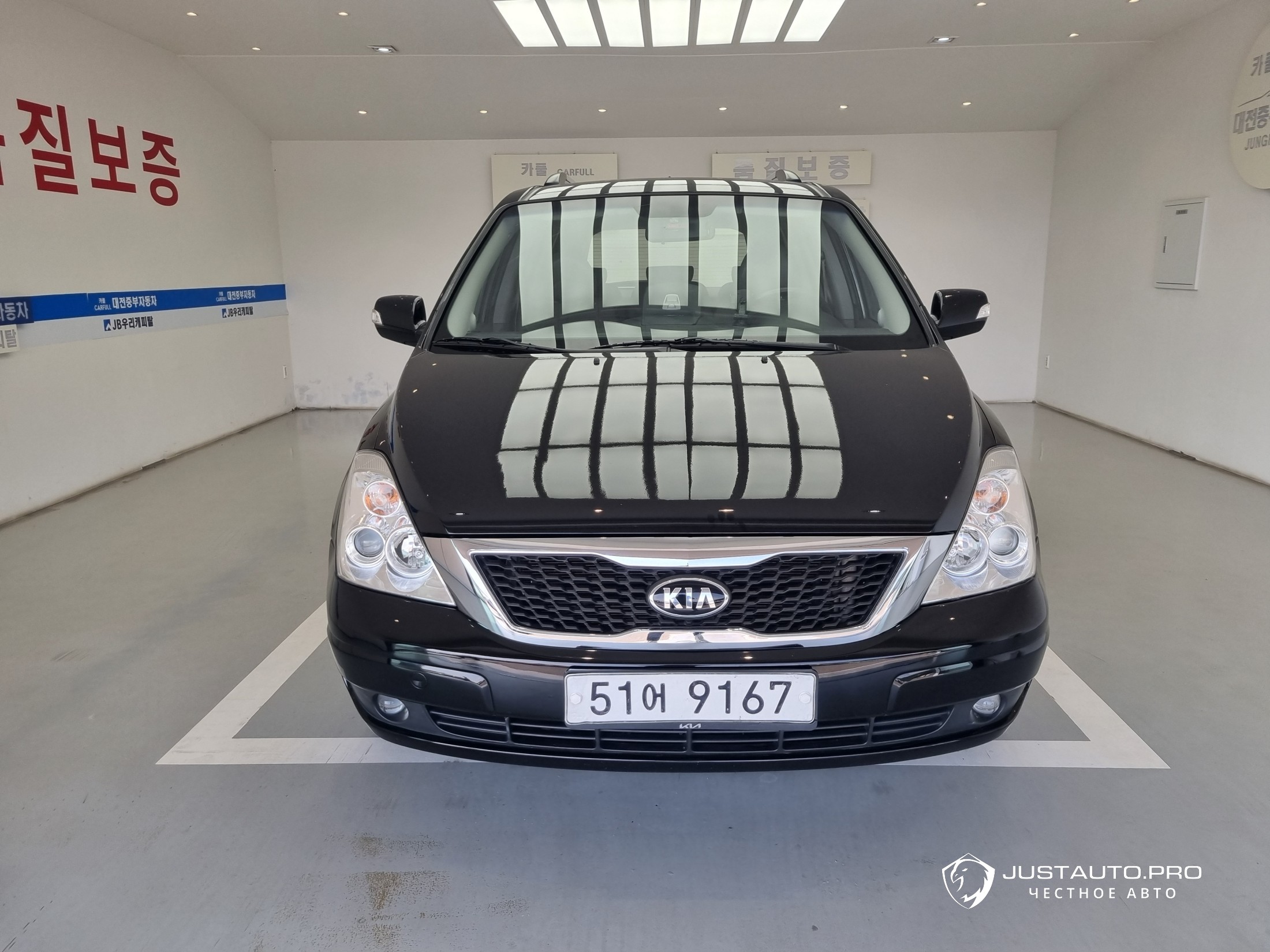Автомобиль Kia Canival
