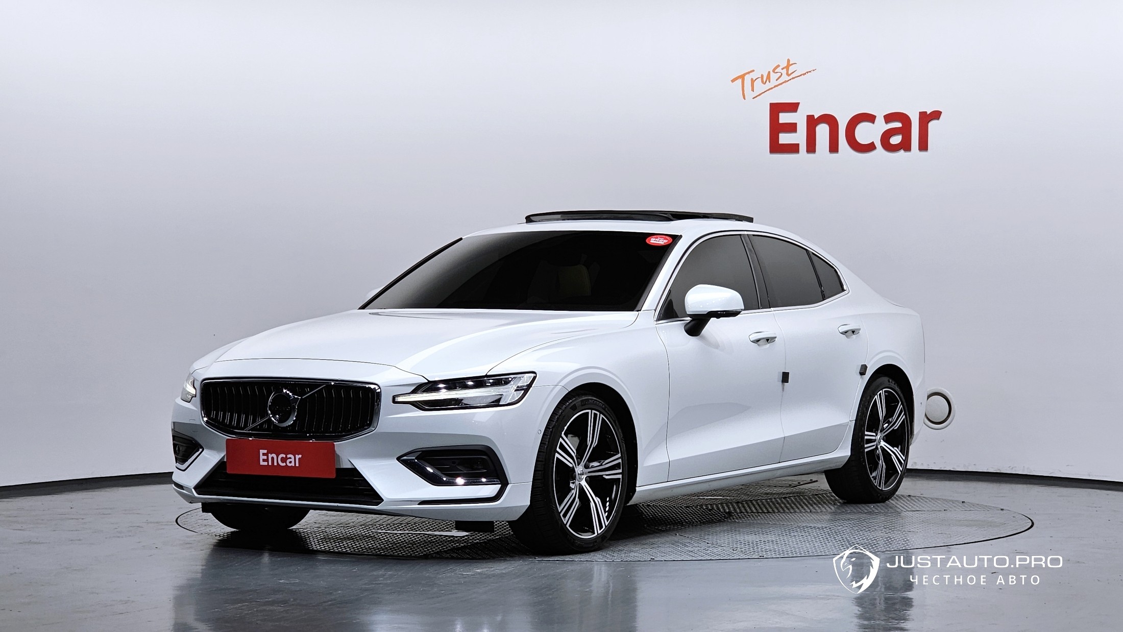 Автомобиль Volvo S60