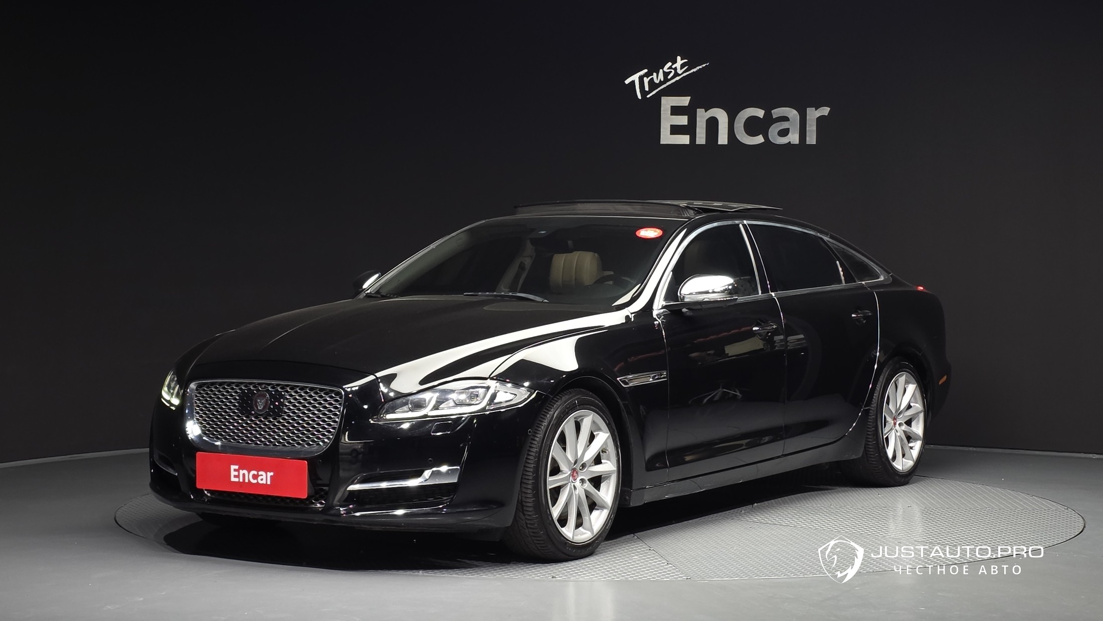 Автомобиль Jaguar XJ