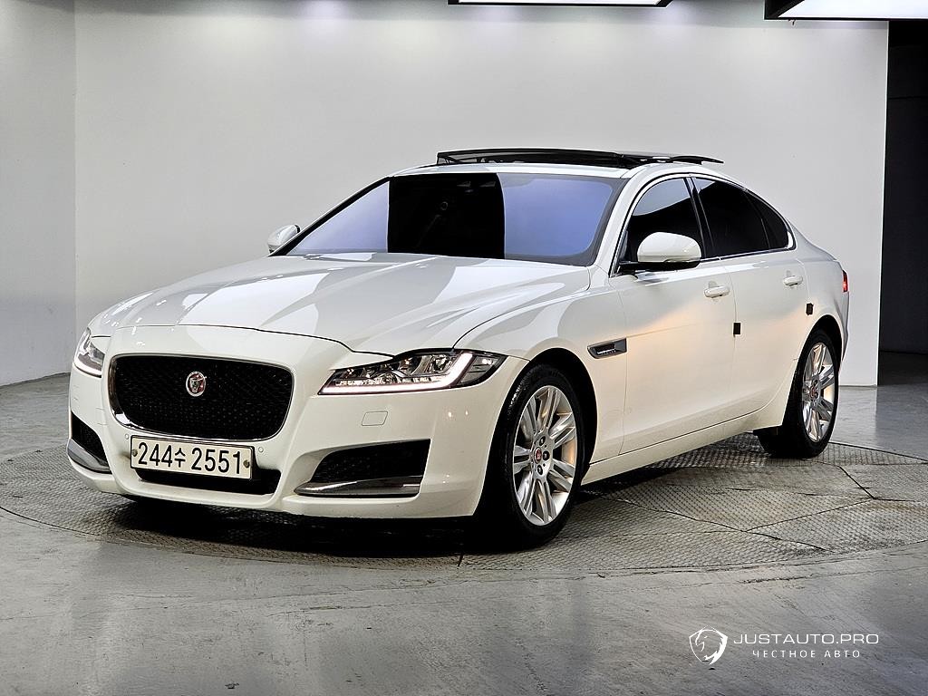 Автомобиль Jaguar XF