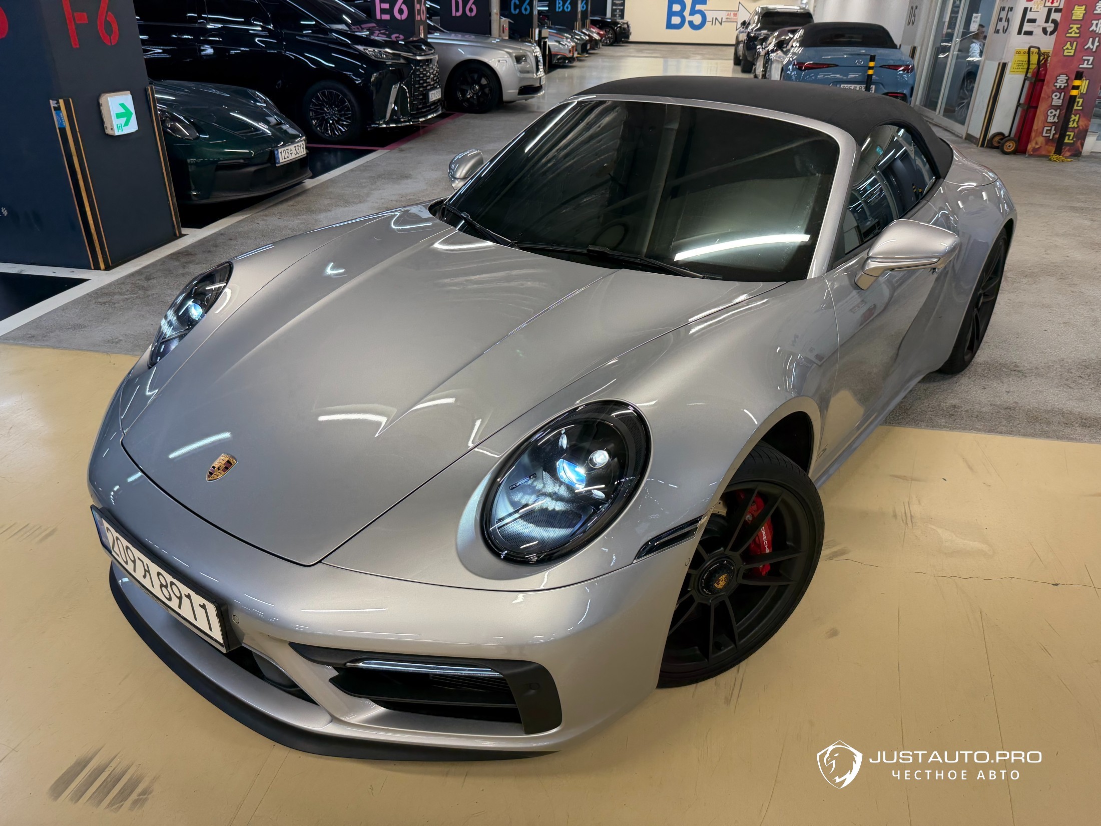 Автомобиль Porsche 911