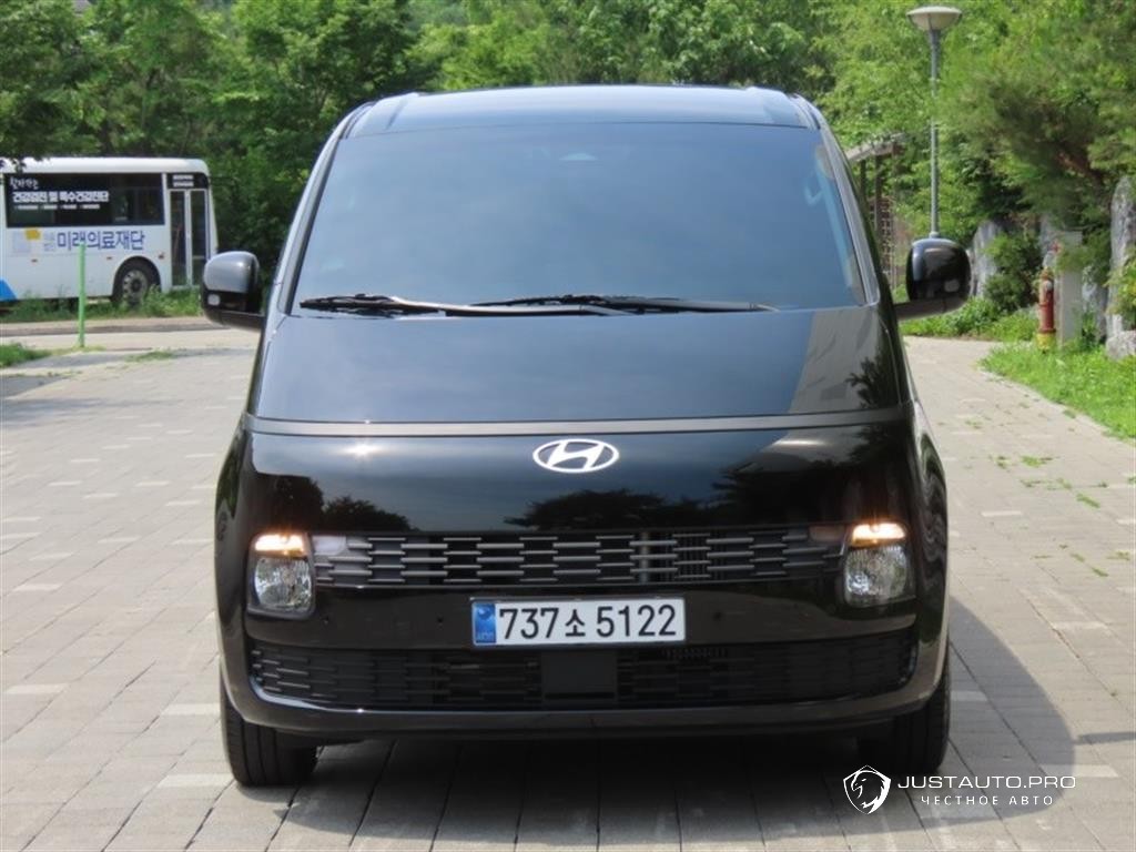 Автомобиль Hyundai Staria