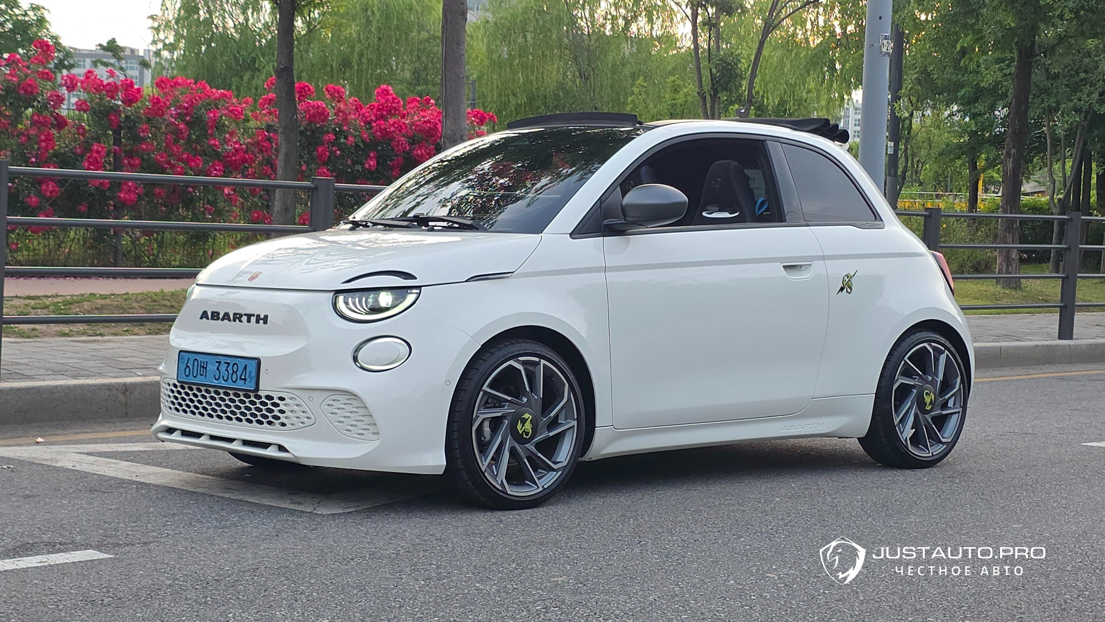 Автомобиль Fiat 500