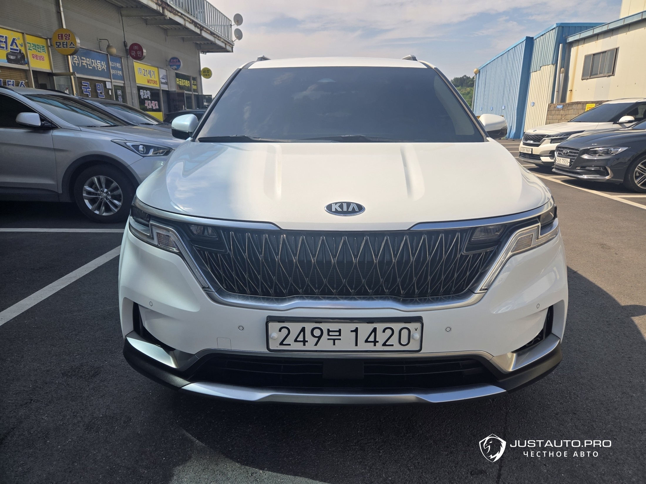Автомобиль Kia Canival