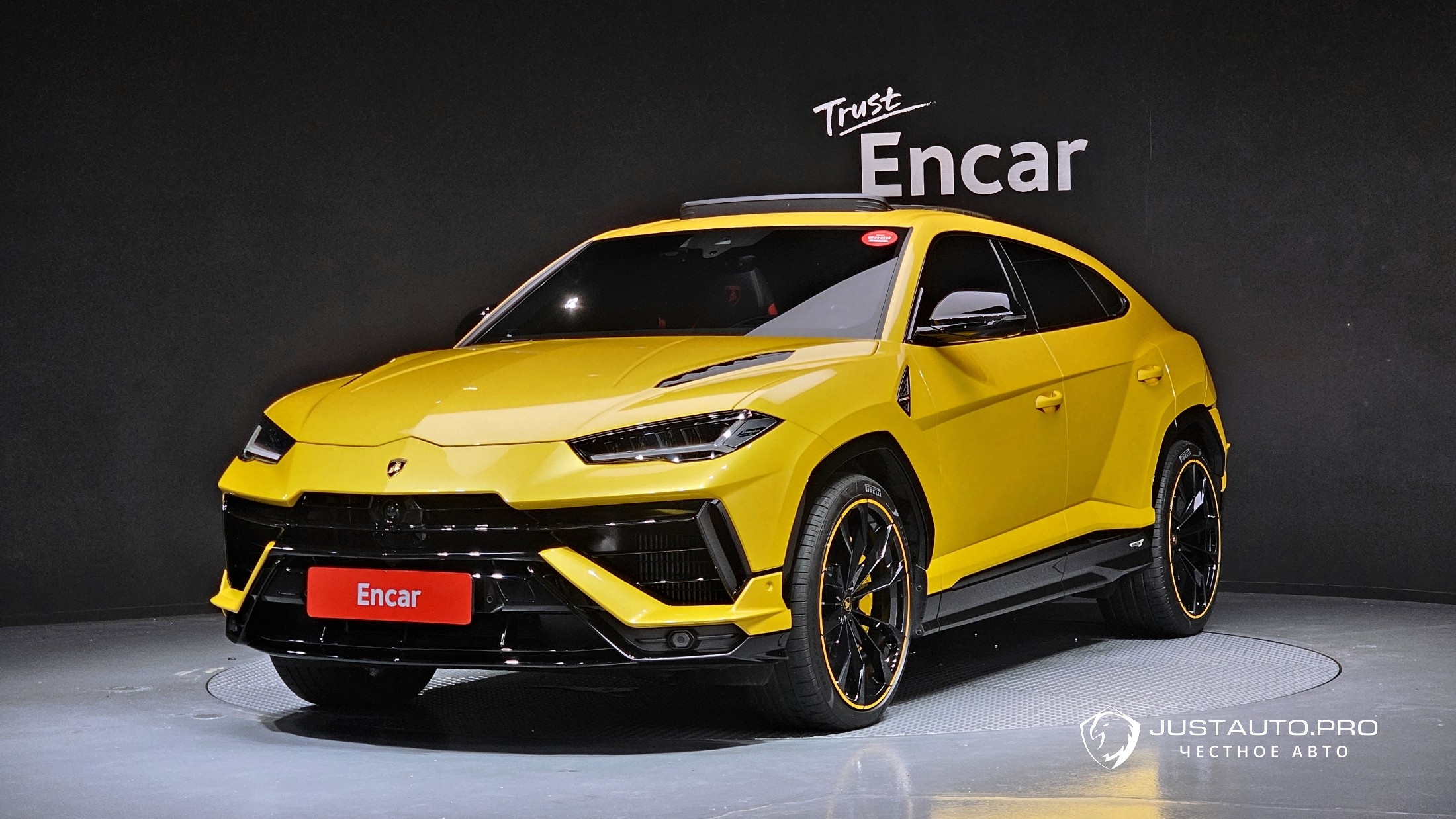 Автомобиль Lamborghini Urus