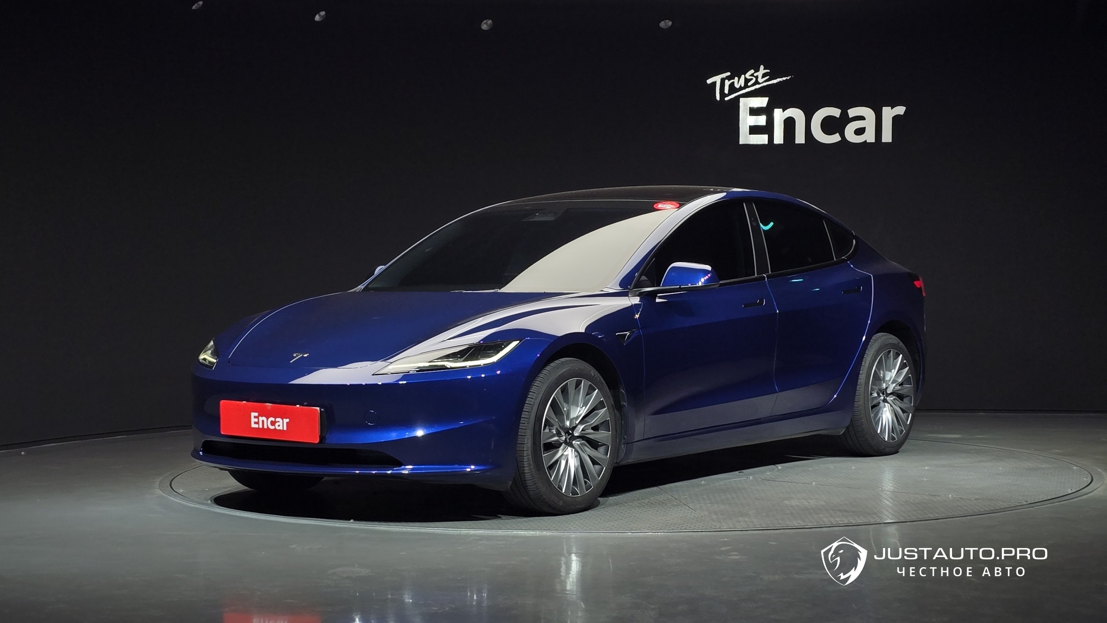 Автомобиль Tesla Model 3