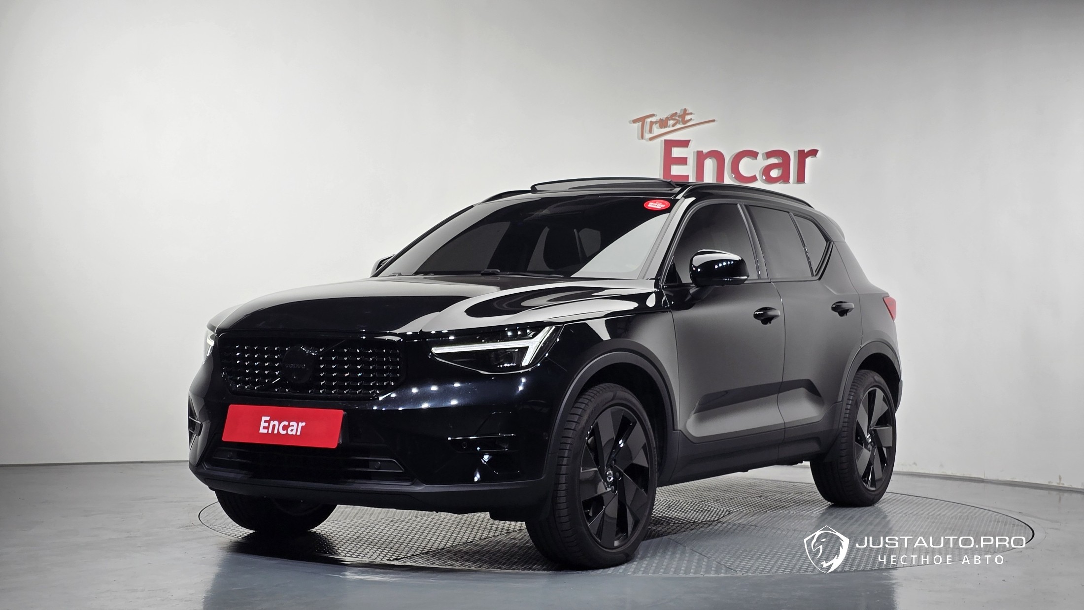Автомобиль Volvo XC40