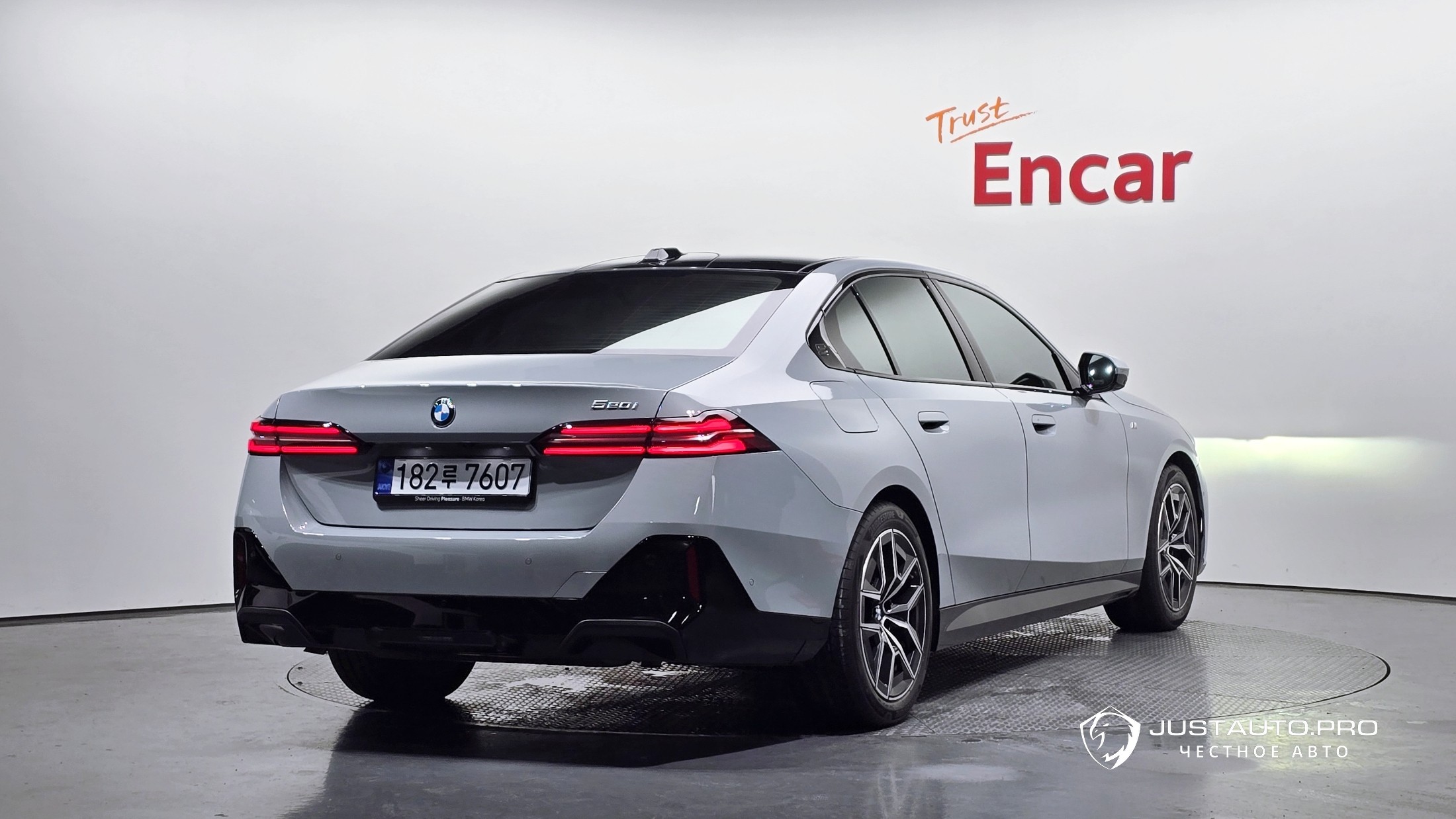 Автомобиль BMW 5-Series