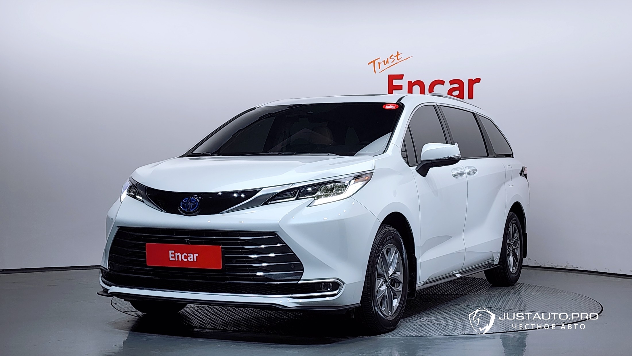 Автомобиль Toyota Sienna