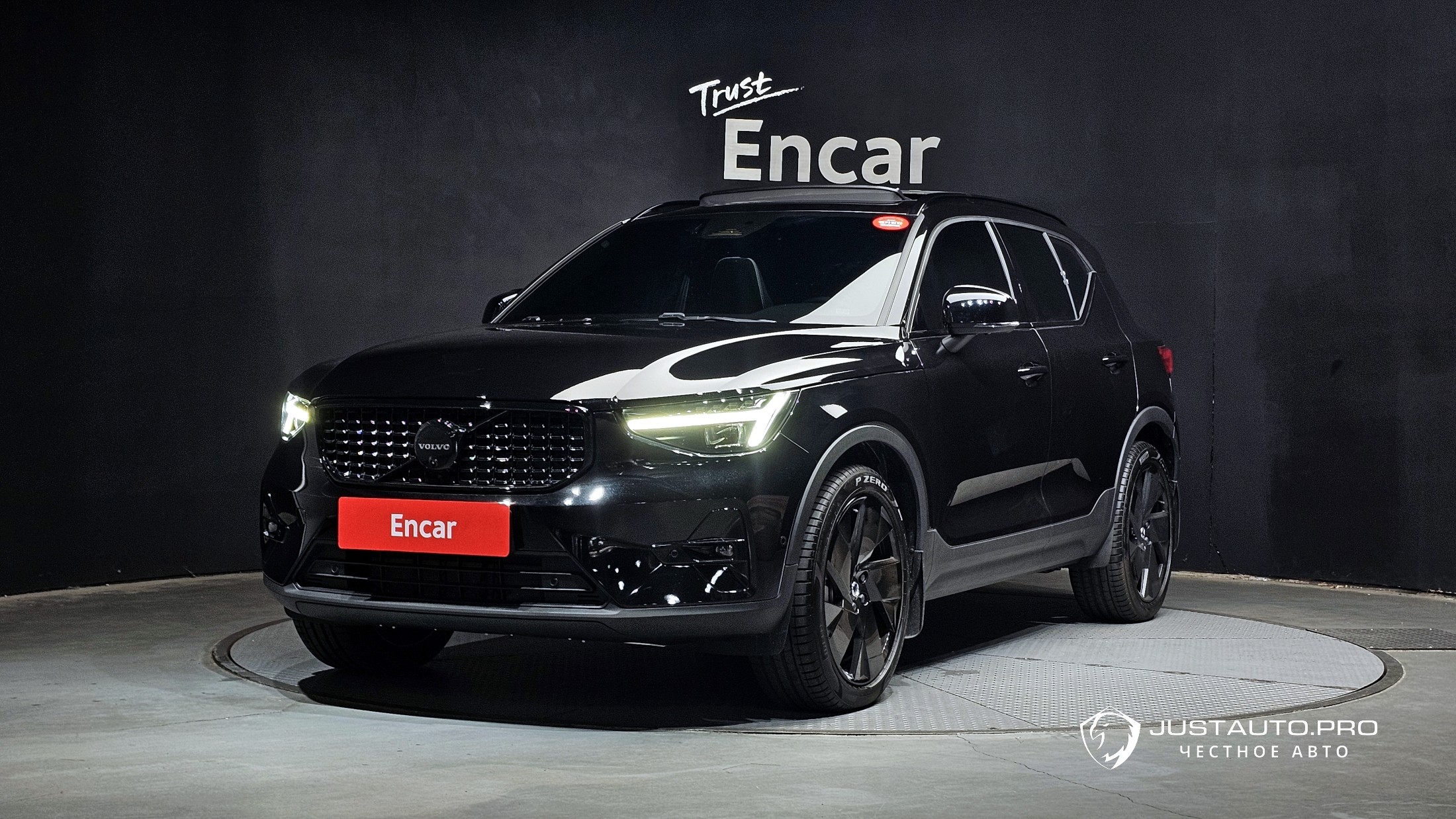 Автомобиль Volvo XC40