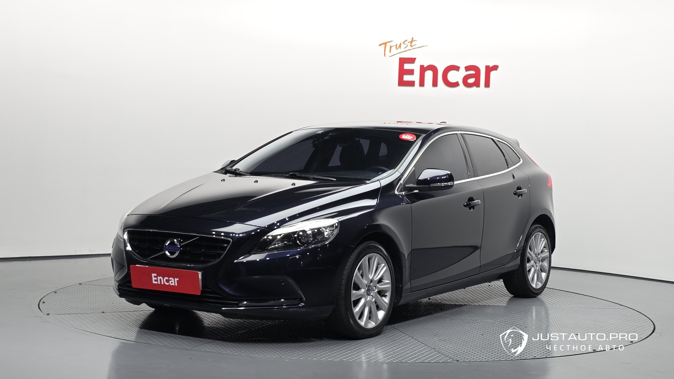 Автомобиль Volvo V40