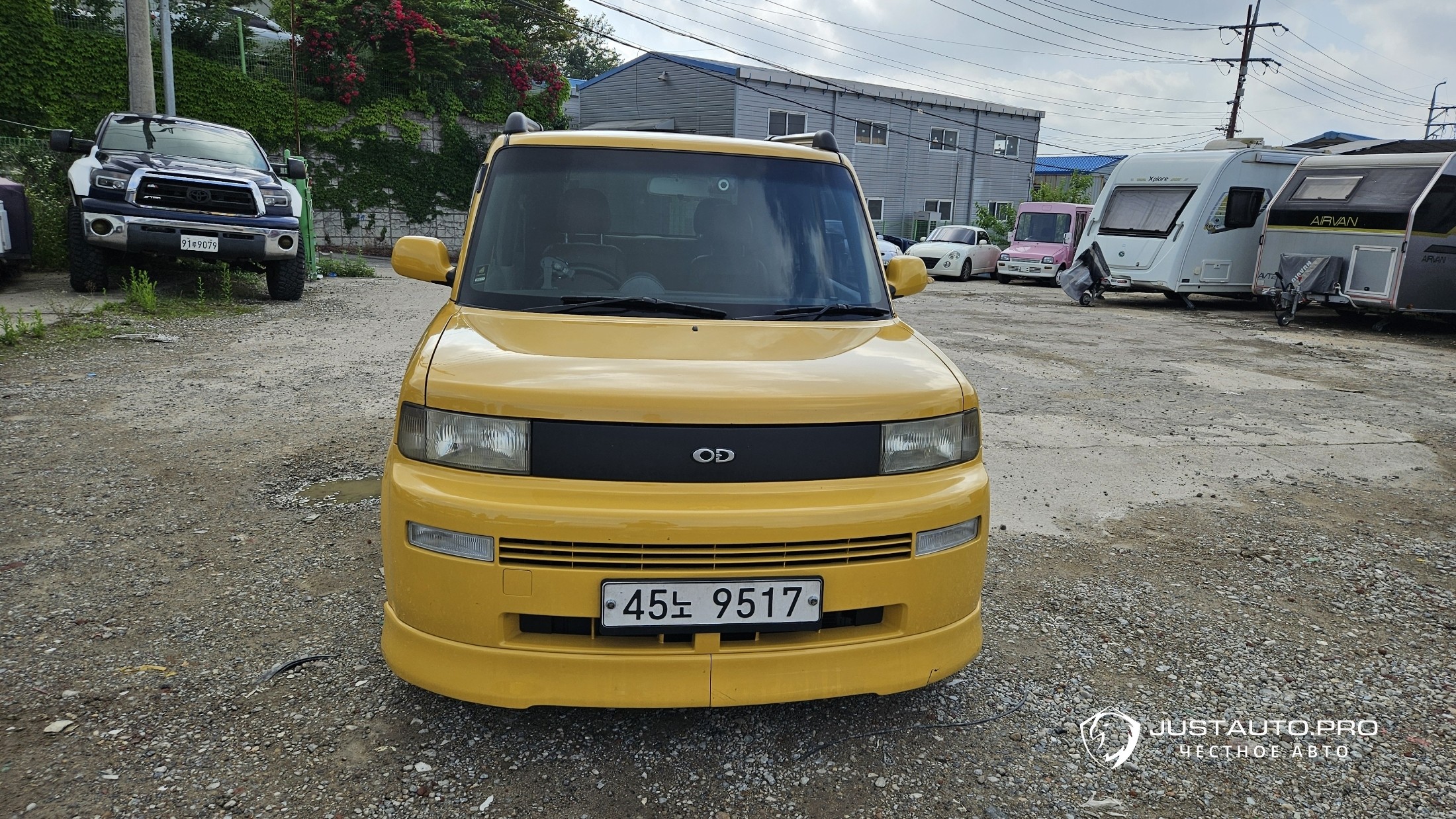 Автомобиль Toyota bB