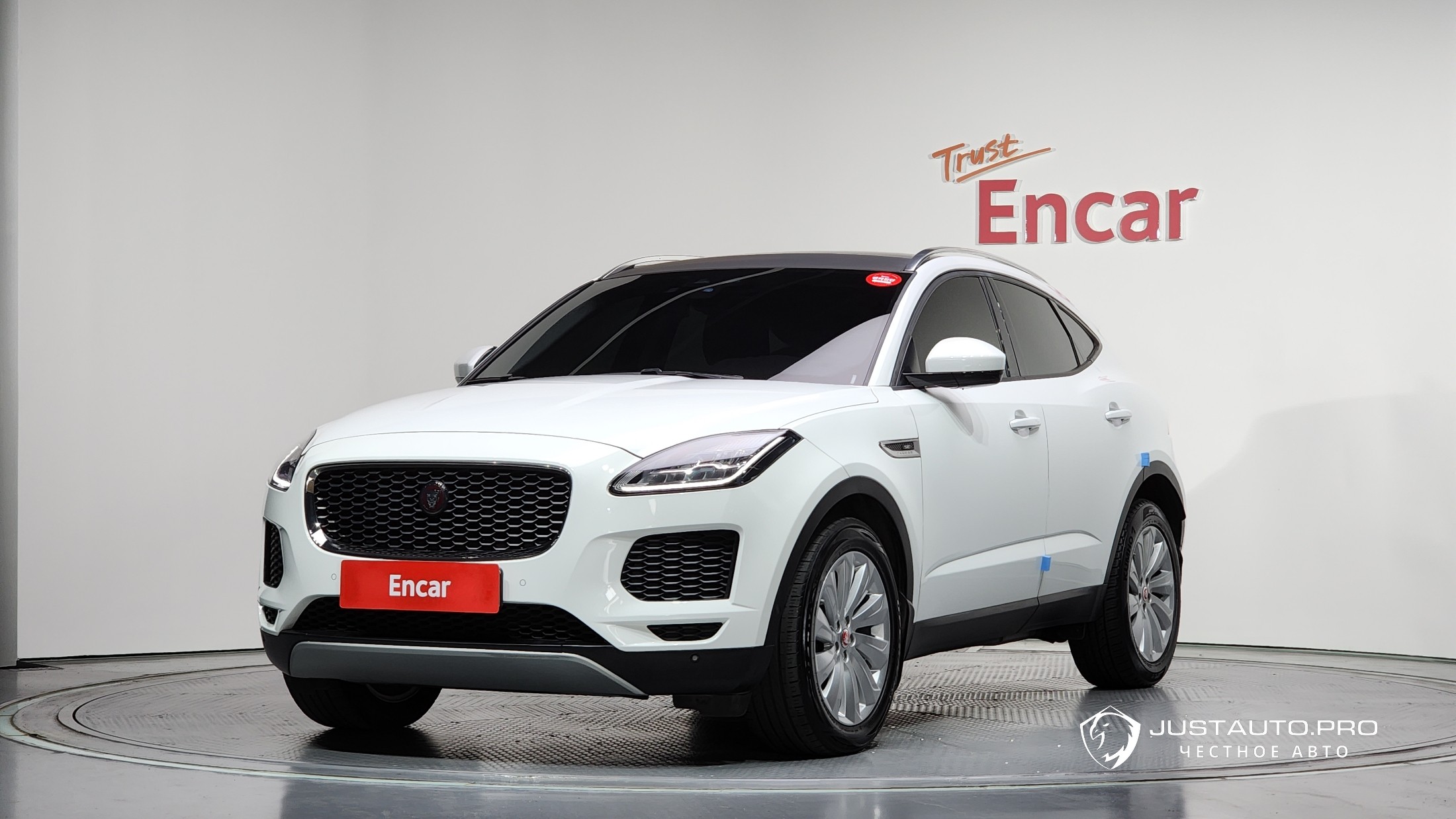 Автомобиль Jaguar E-PACE