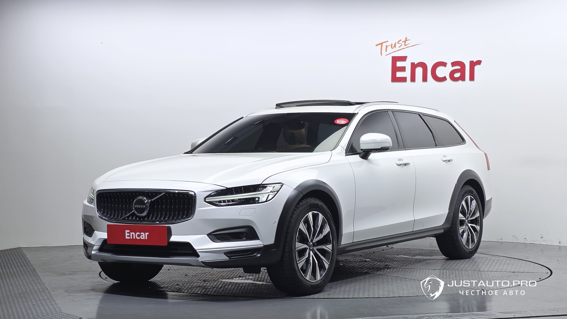 Автомобиль Volvo V90