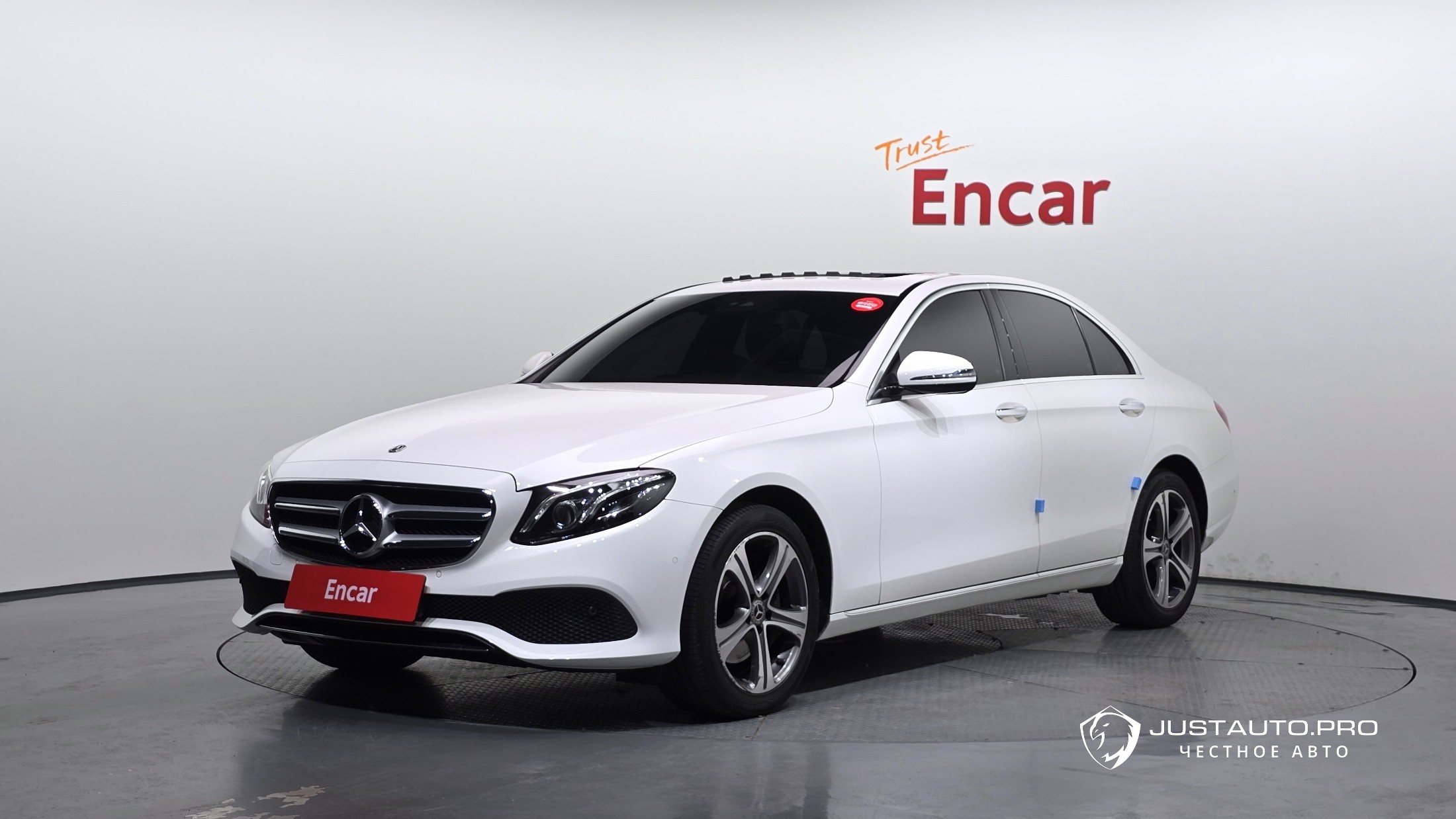 Автомобиль Mercedes-Benz E-Class