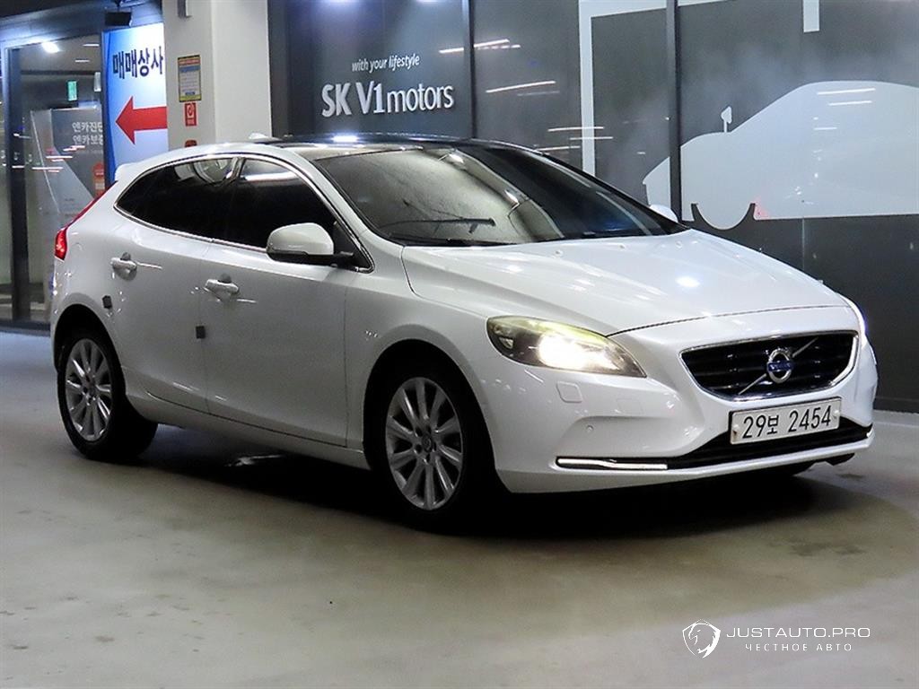Автомобиль Volvo V40