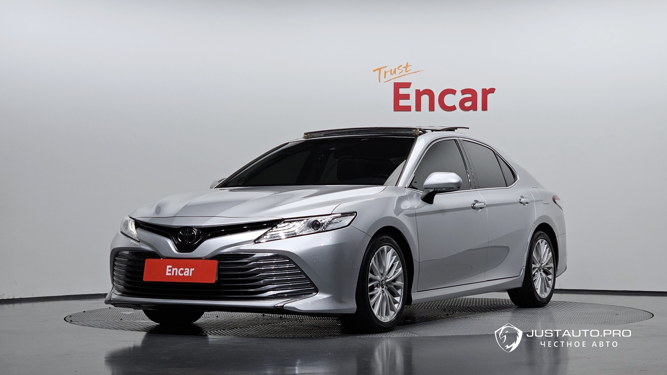 Автомобиль Toyota Camry