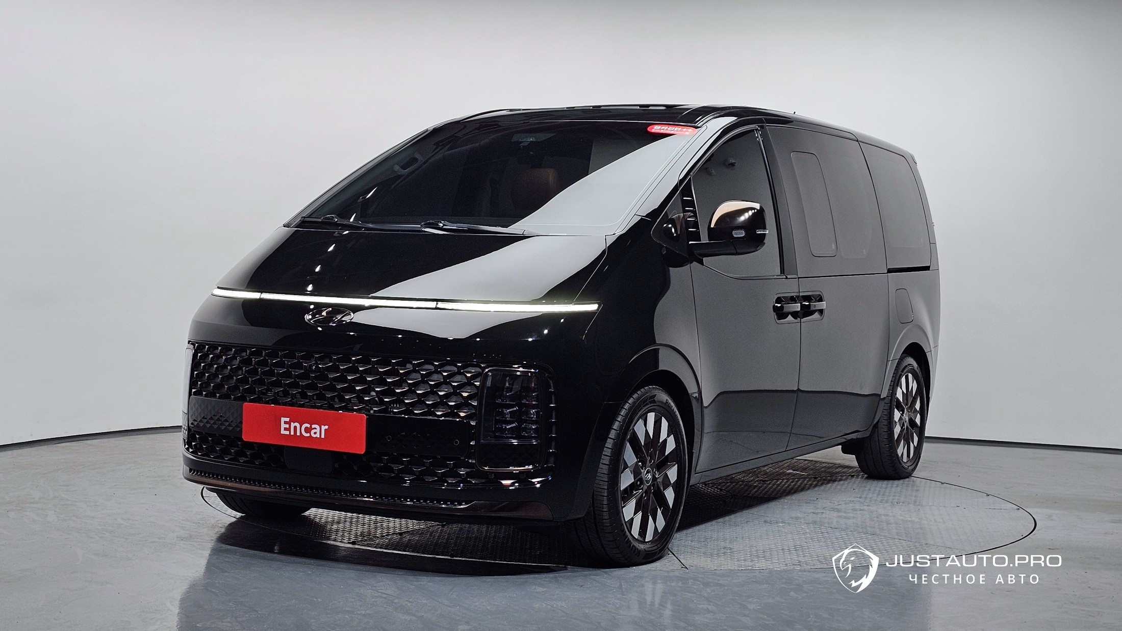 Автомобиль Hyundai Staria