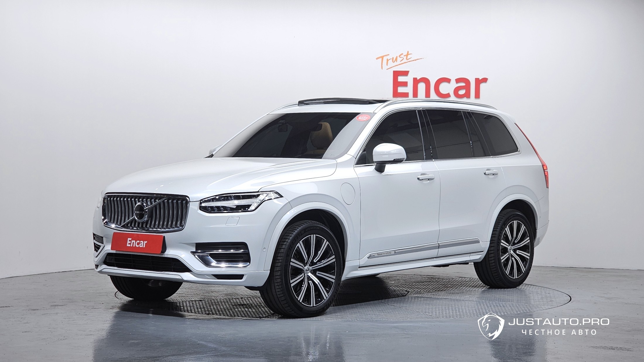 Автомобиль Volvo XC90