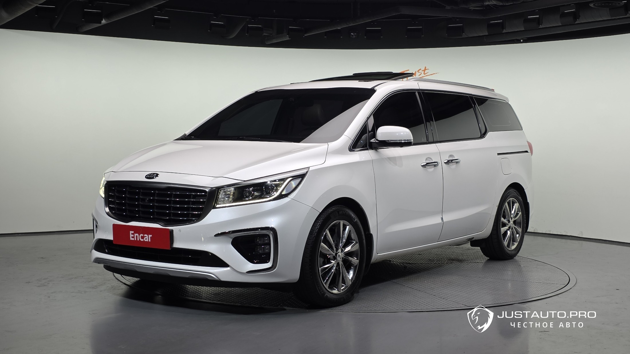 Автомобиль Kia Canival