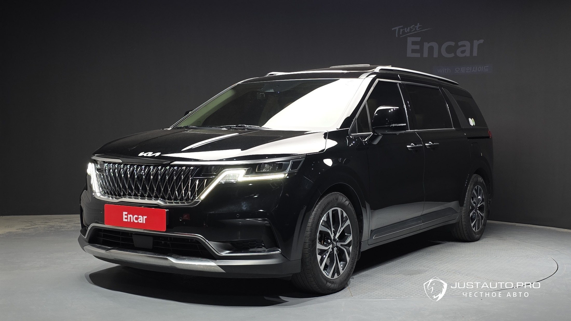 Автомобиль Kia Canival