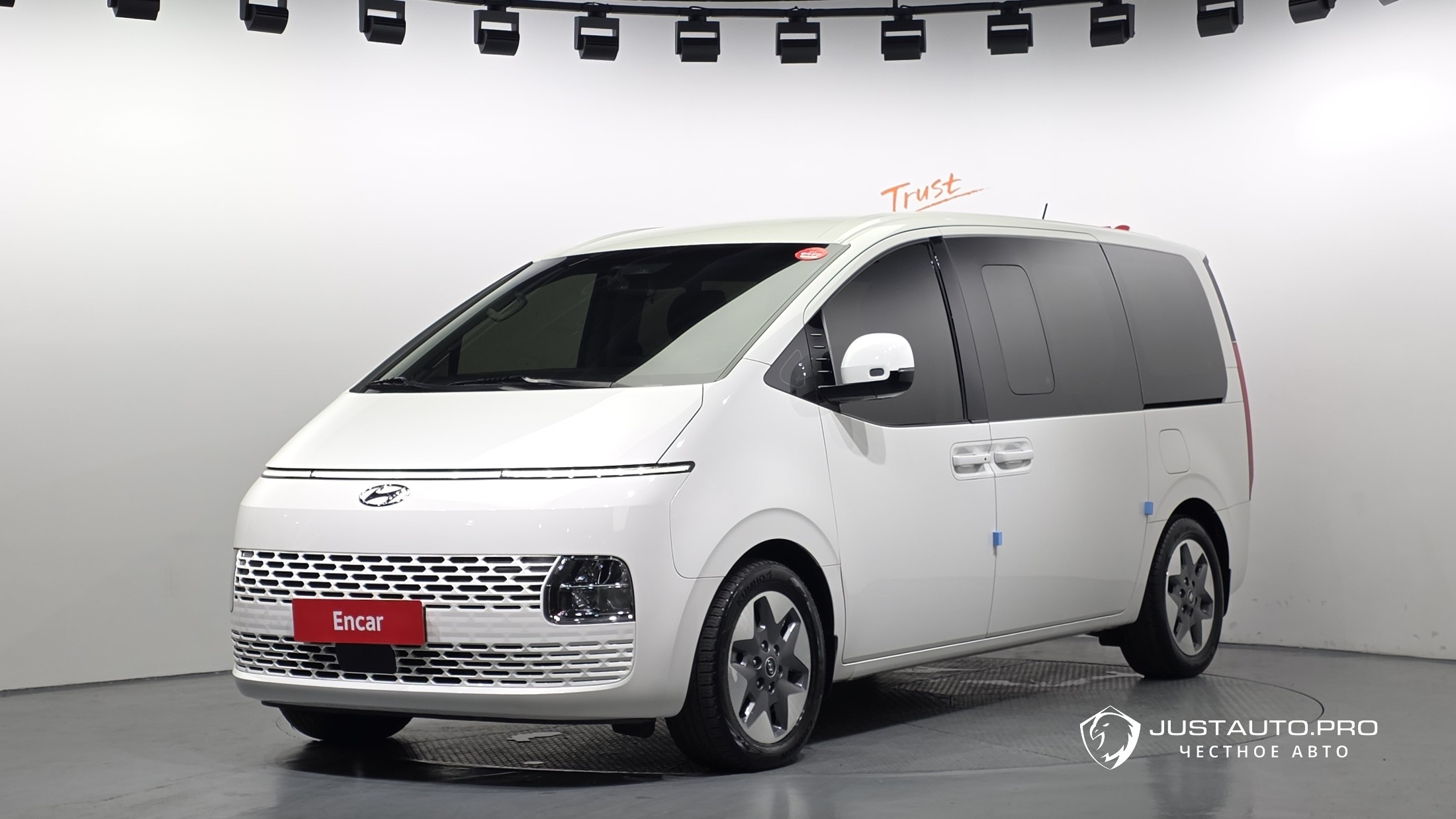 Автомобиль Hyundai Staria