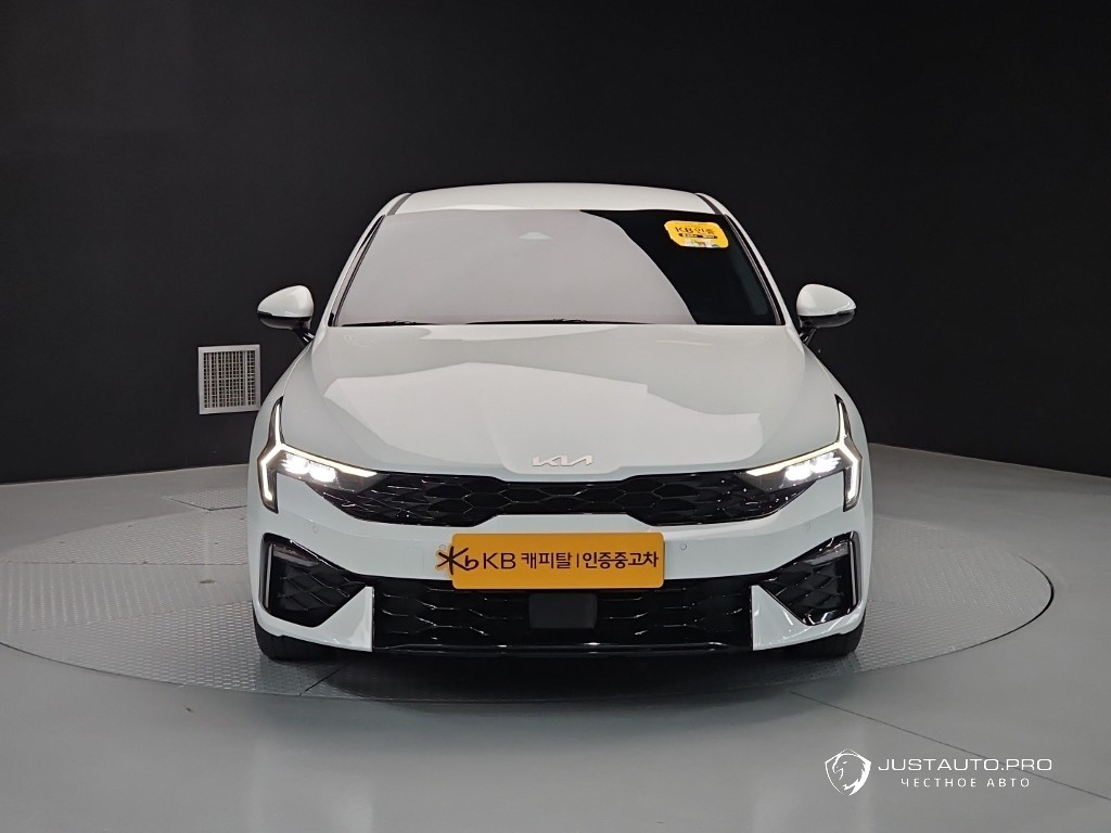 Автомобиль Kia K5