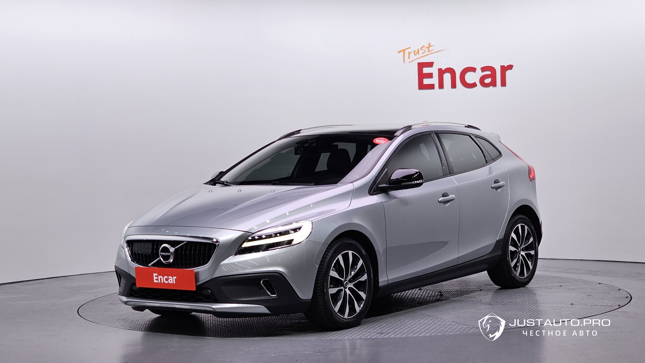 Автомобиль Volvo V40