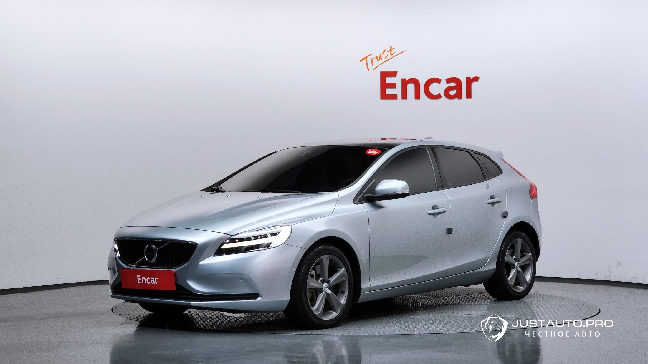 Автомобиль Volvo V40