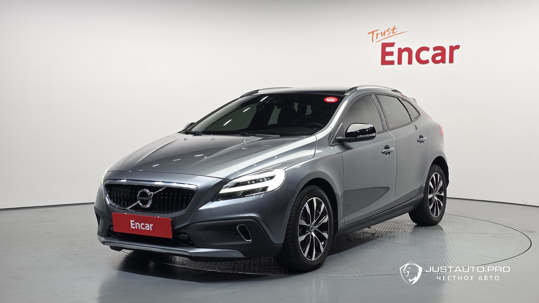 Автомобиль Volvo V40