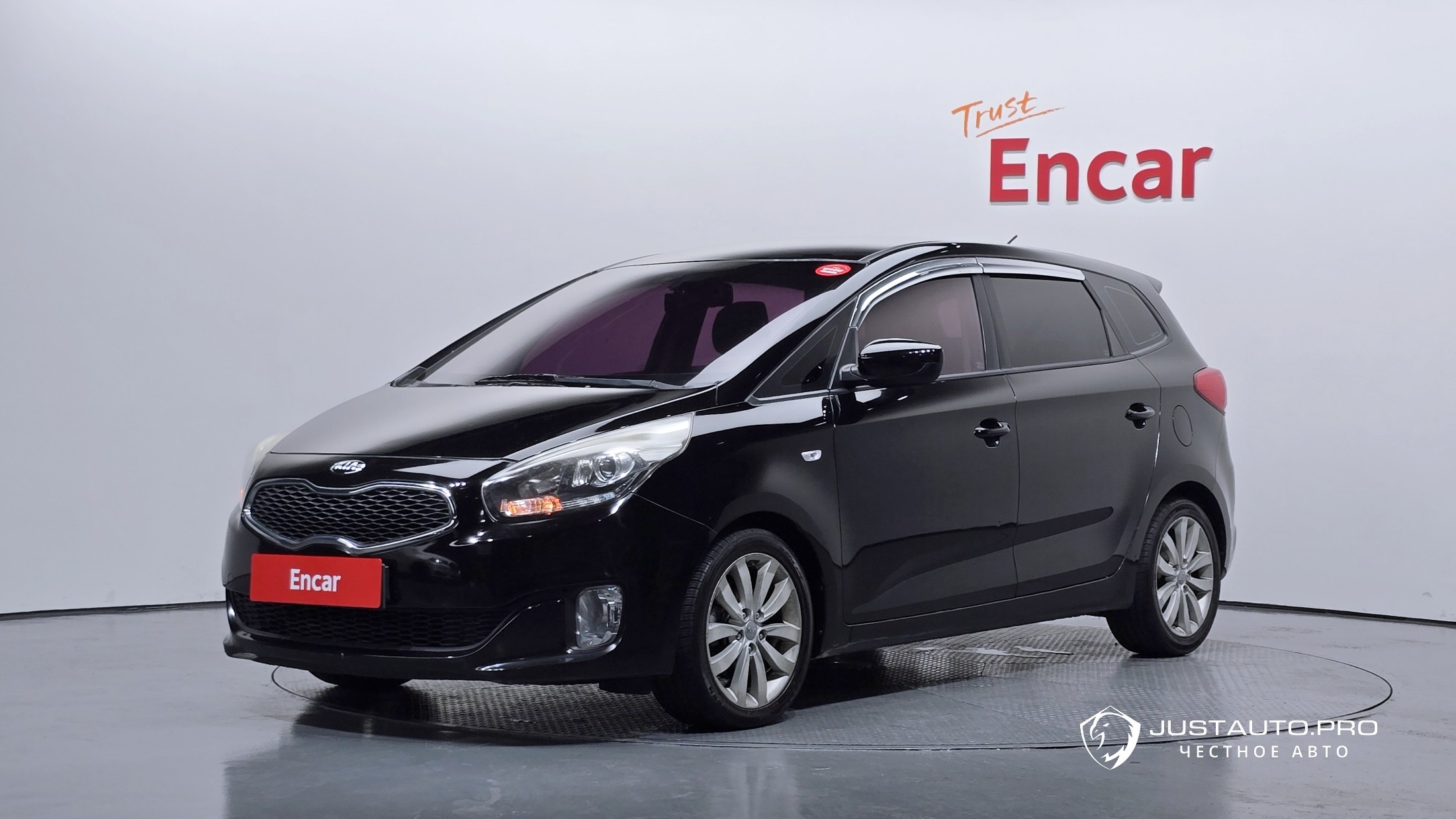 Автомобиль Kia Carens