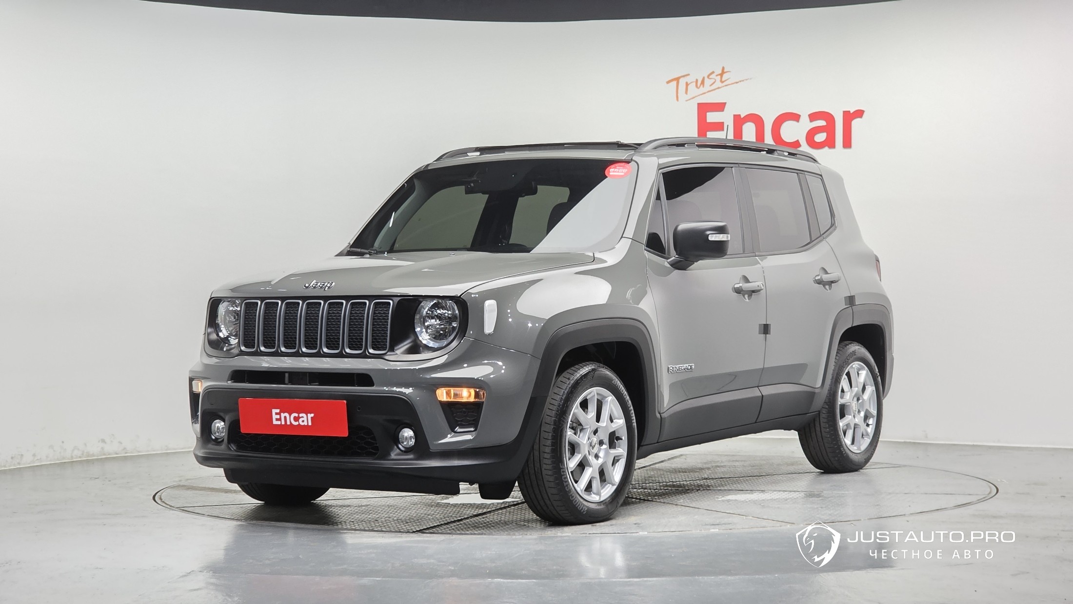 Автомобиль Jeep Renegade