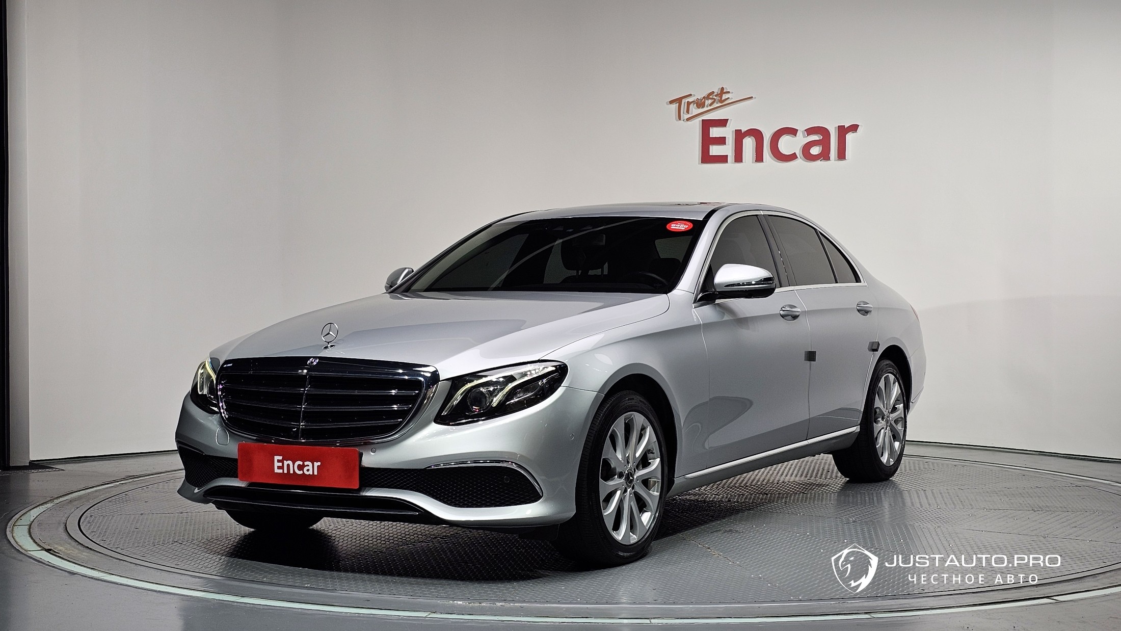 Автомобиль Mercedes-Benz E-Class