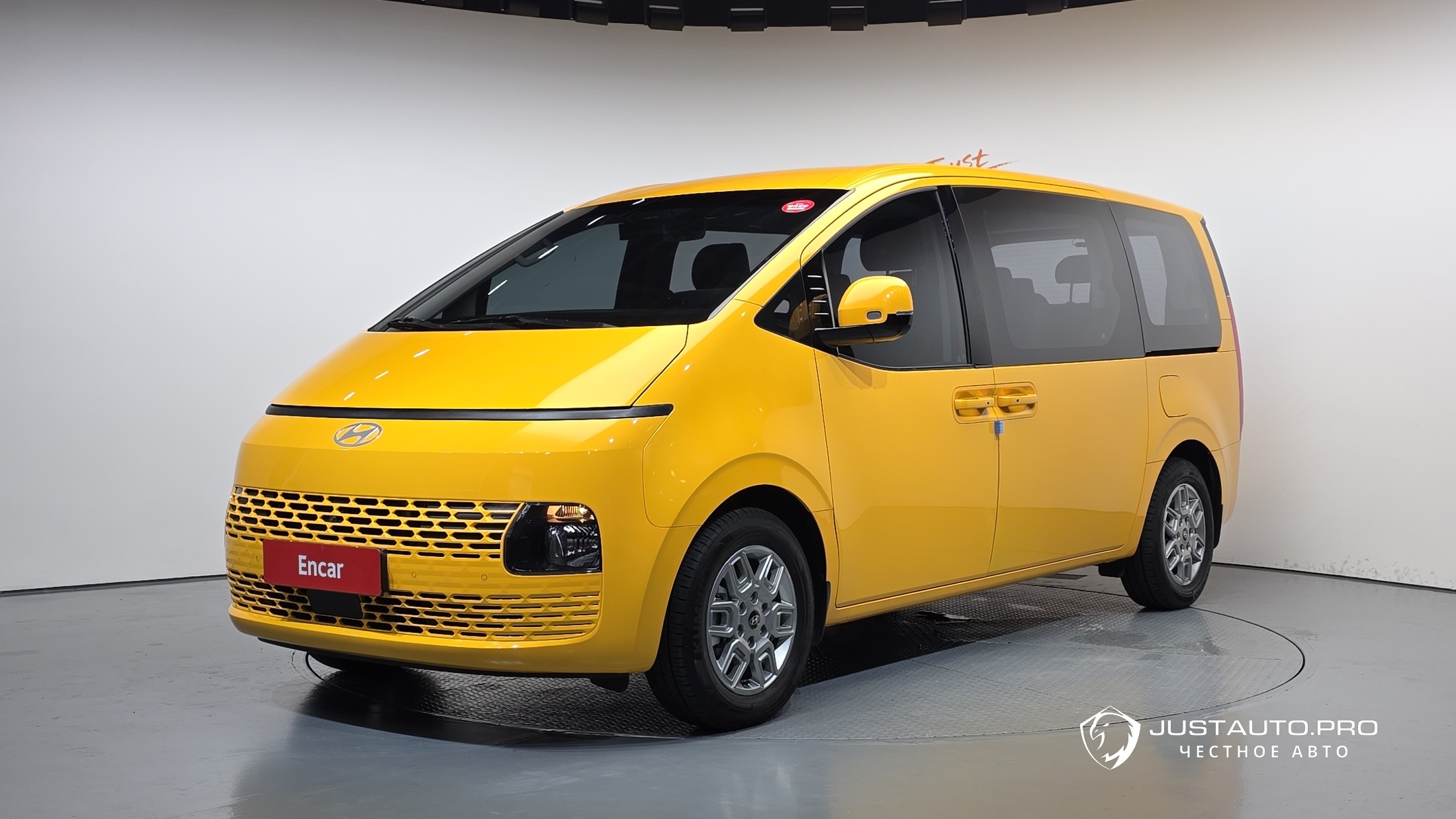 Автомобиль Hyundai Staria