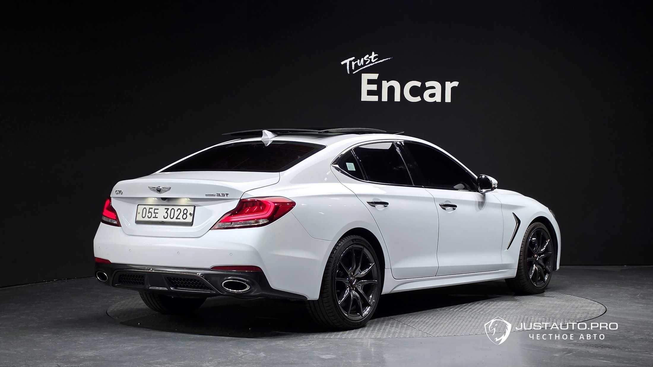 Автомобиль Genesis G70