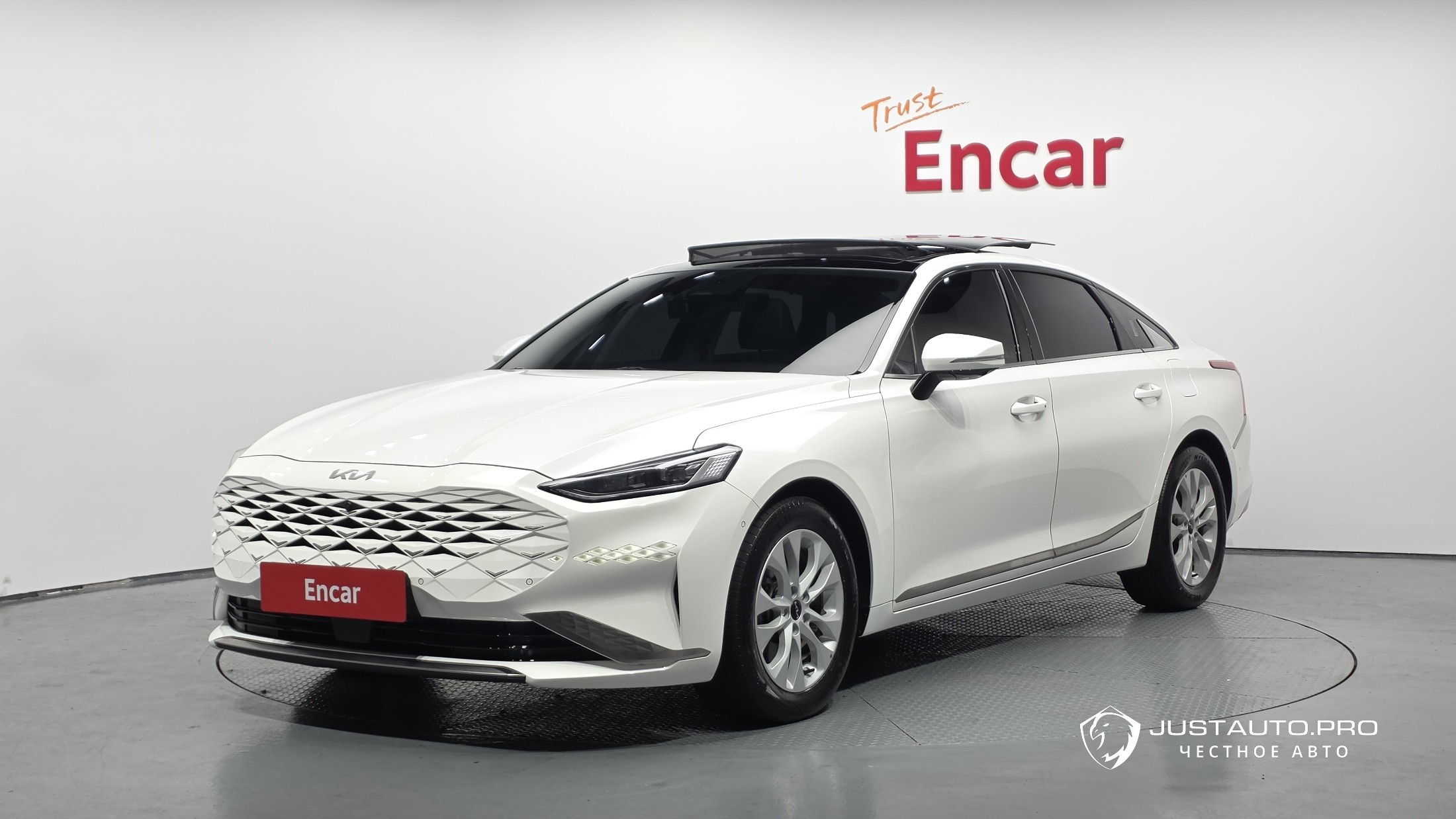 Автомобиль Kia K8